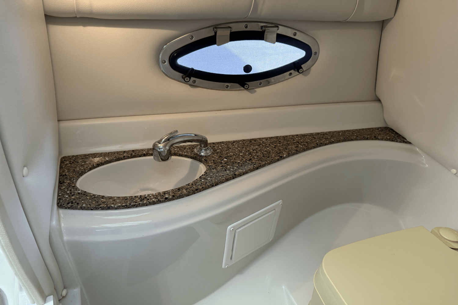 2018 Crownline E23 Image Thumbnail #57