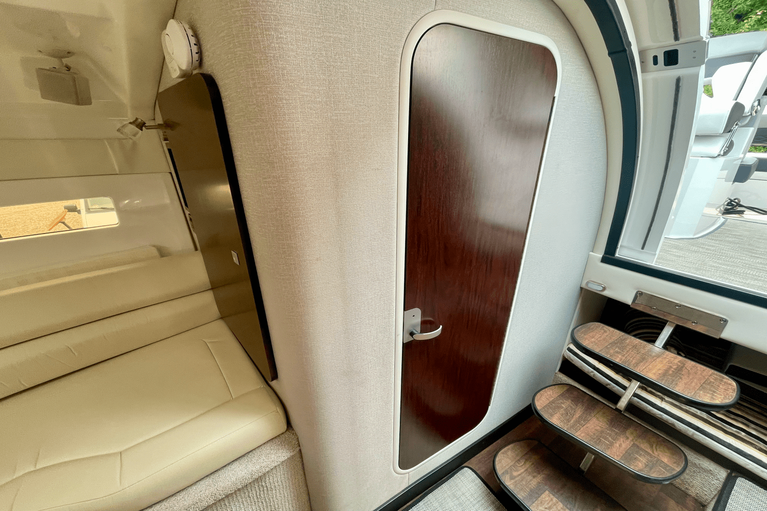 2021 Monterey 295 SY Image Thumbnail #36