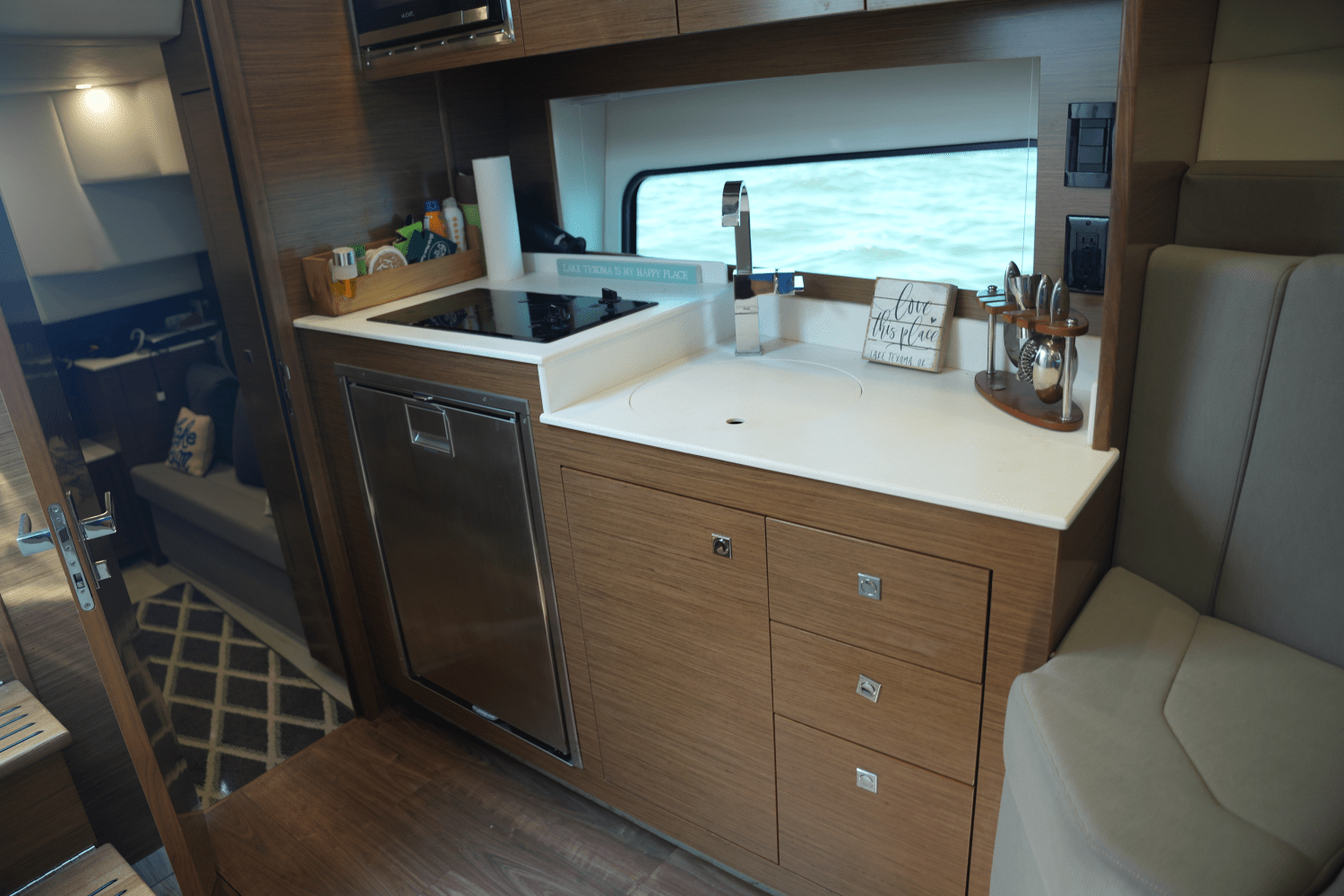 2018 Cruisers Yachts 390 EXPRESS COUPE Image Thumbnail #43