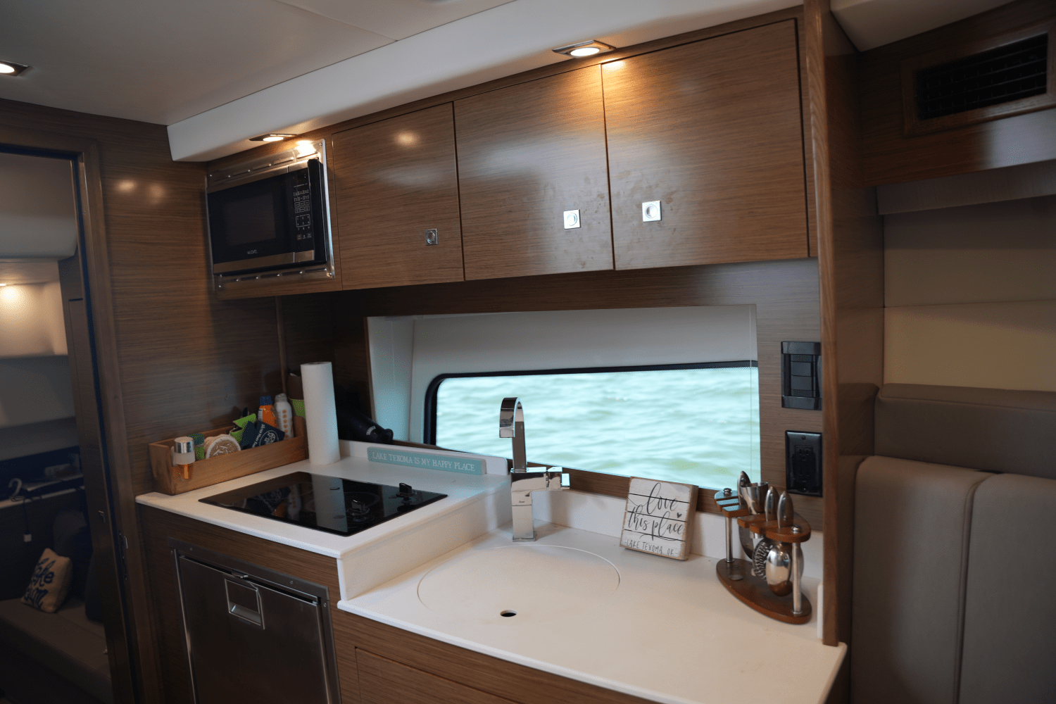 2018 Cruisers Yachts 390 EXPRESS COUPE Image Thumbnail #45