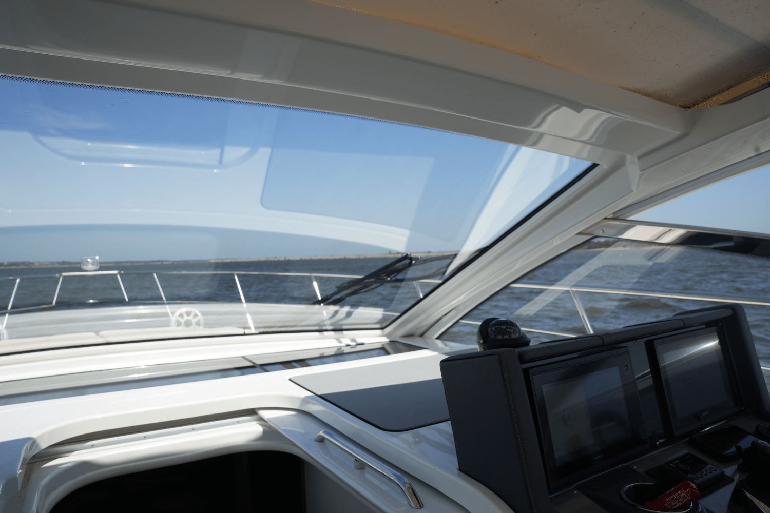 2018 Cruisers Yachts 390 EXPRESS COUPE Image Thumbnail #32