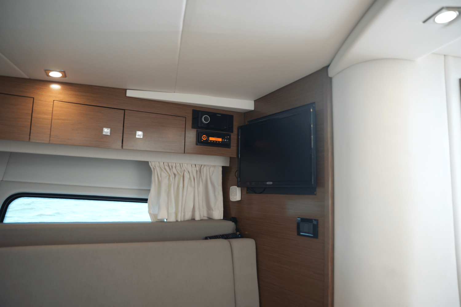 2018 Cruisers Yachts 390 EXPRESS COUPE Image Thumbnail #35