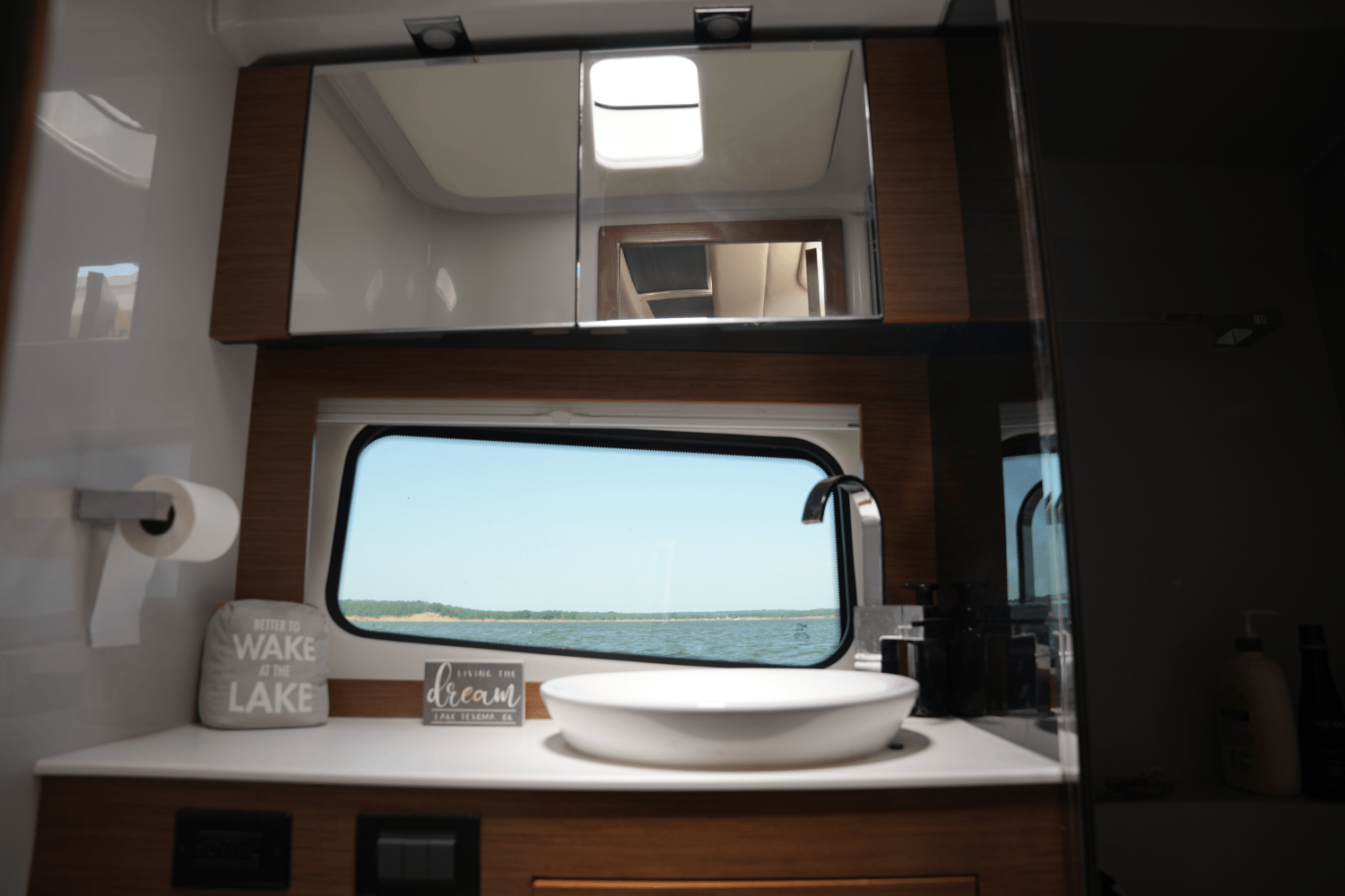 2018 Cruisers Yachts 390 EXPRESS COUPE Image Thumbnail #56
