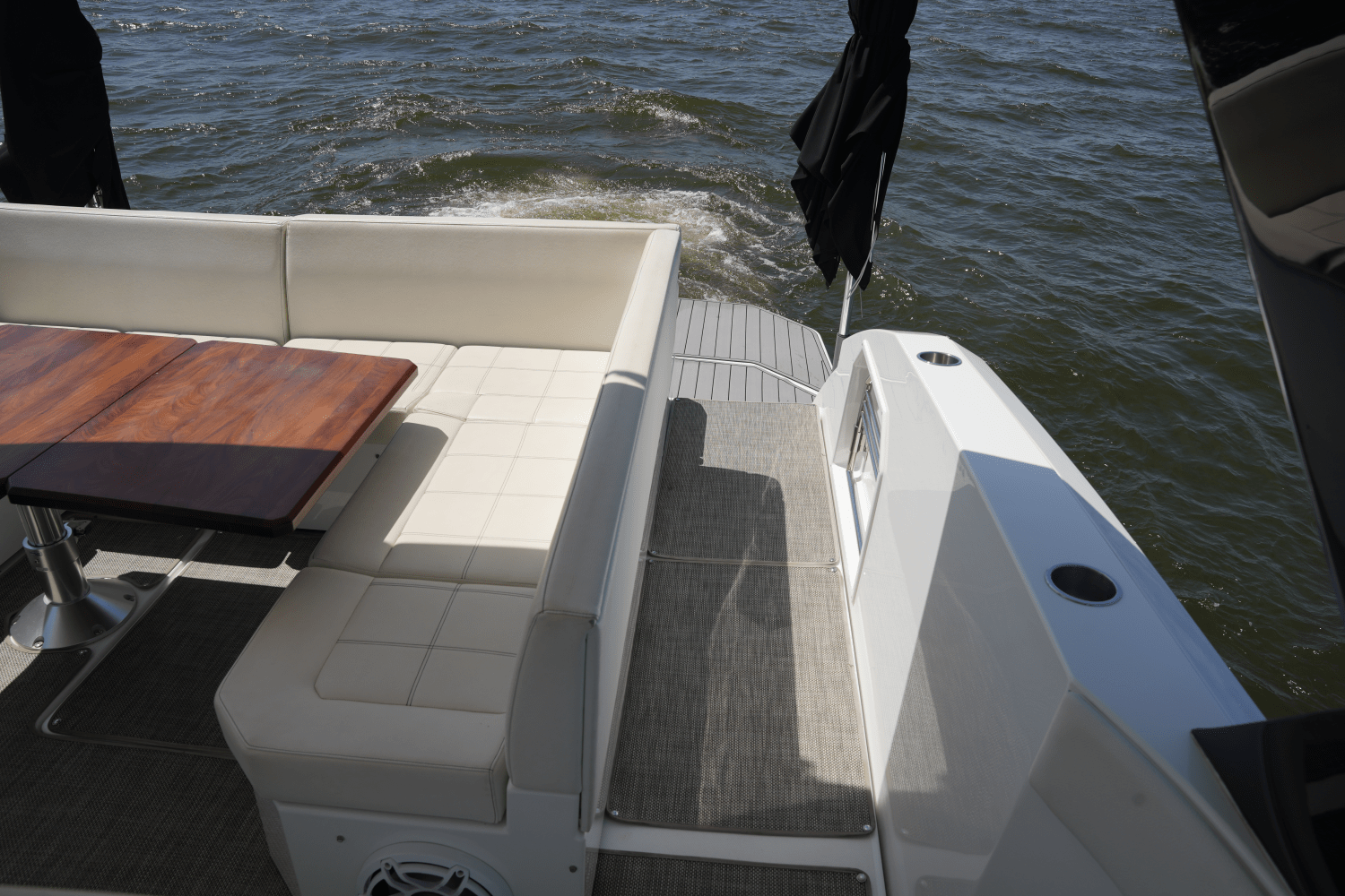 2018 Cruisers Yachts 390 EXPRESS COUPE Image Thumbnail #22
