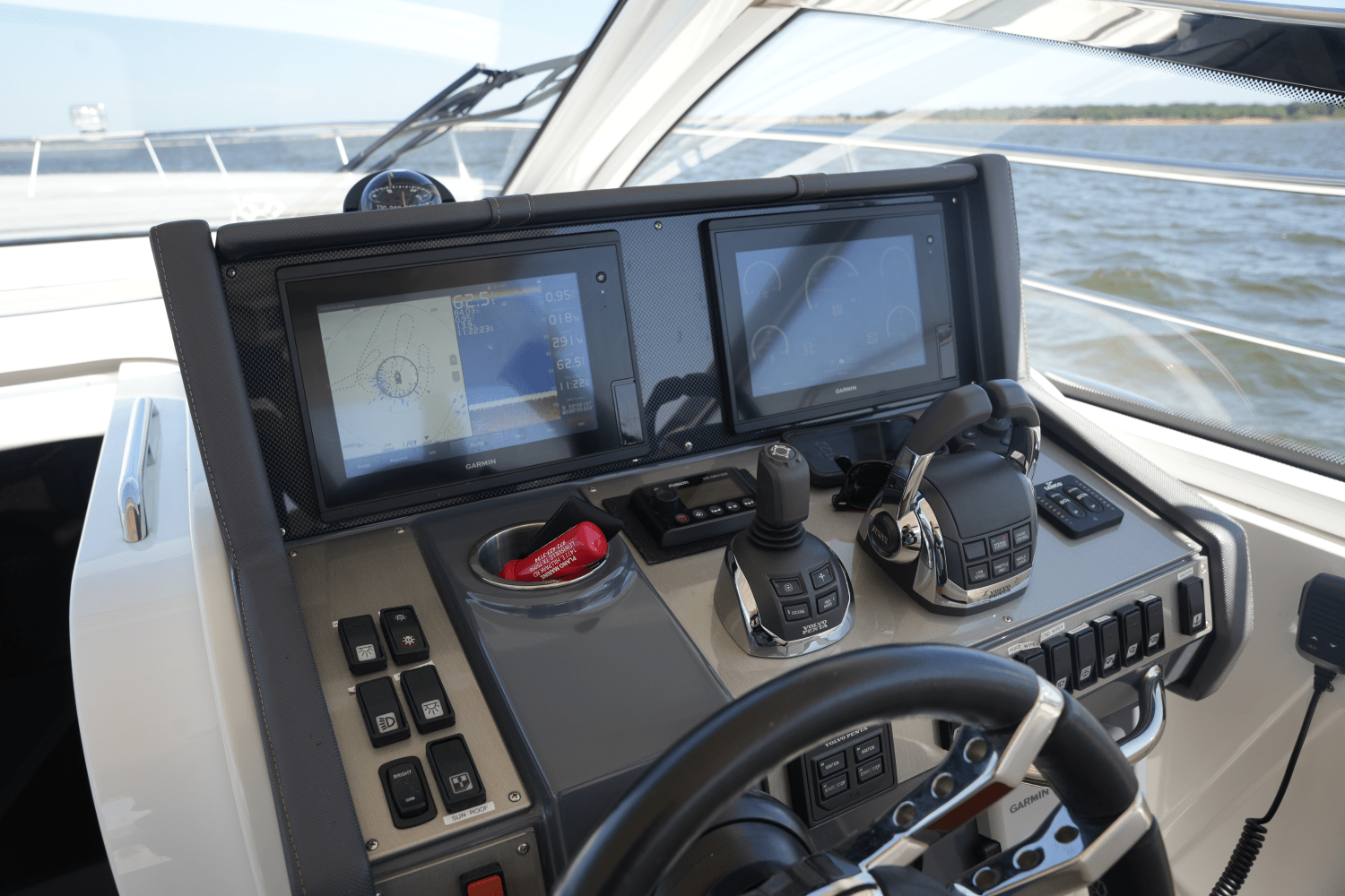 2018 Cruisers Yachts 390 EXPRESS COUPE Image Thumbnail #30