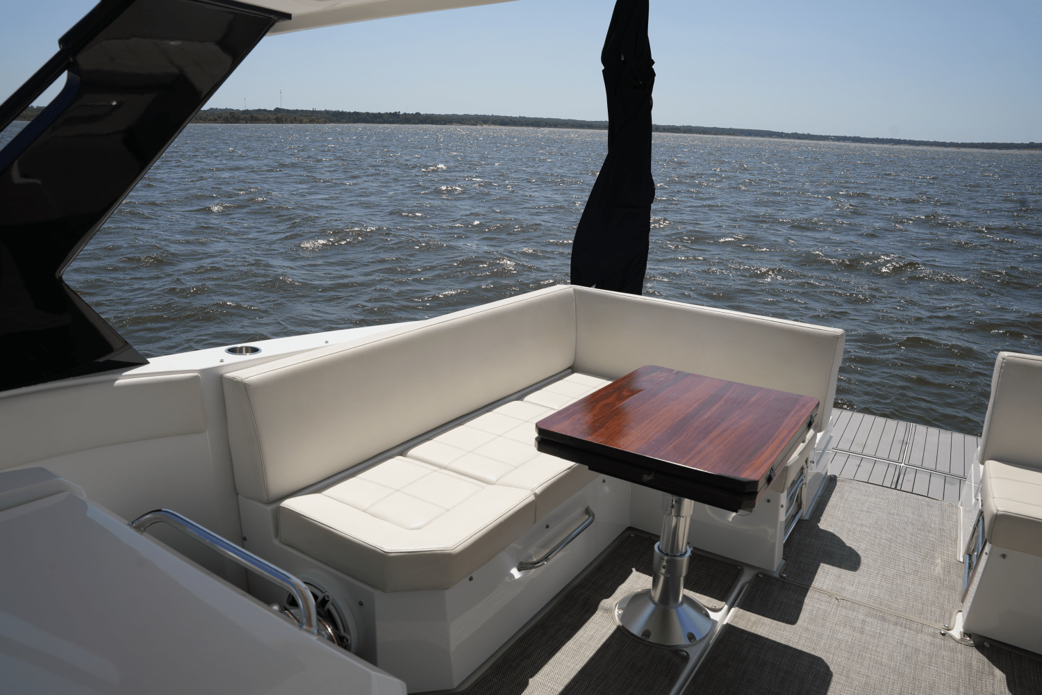 2018 Cruisers Yachts 390 EXPRESS COUPE Image Thumbnail #15