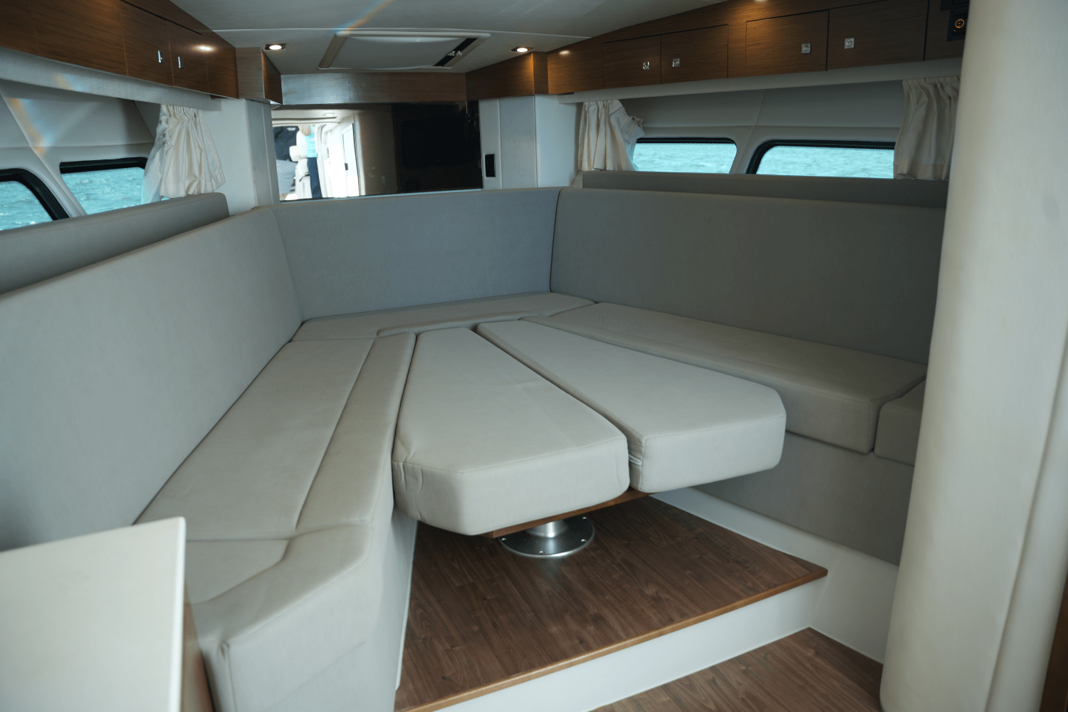 2018 Cruisers Yachts 390 EXPRESS COUPE Image Thumbnail #38