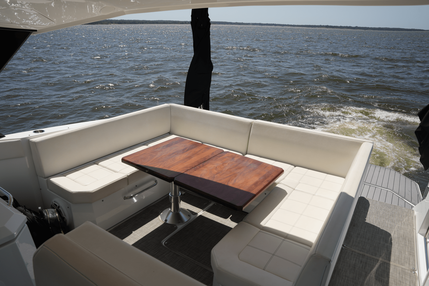2018 Cruisers Yachts 390 EXPRESS COUPE Image Thumbnail #19