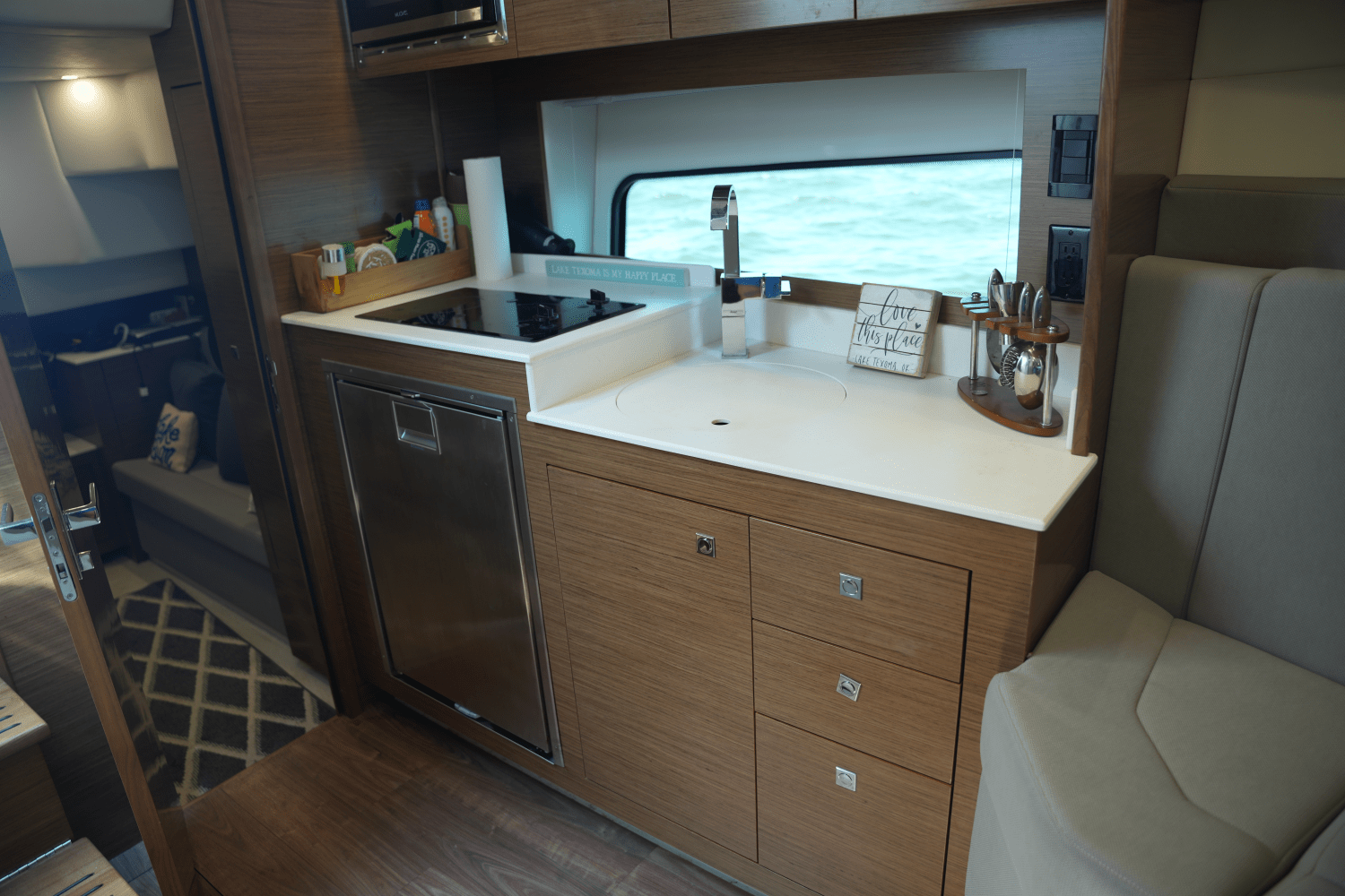 2018 Cruisers Yachts 390 EXPRESS COUPE Image Thumbnail #44