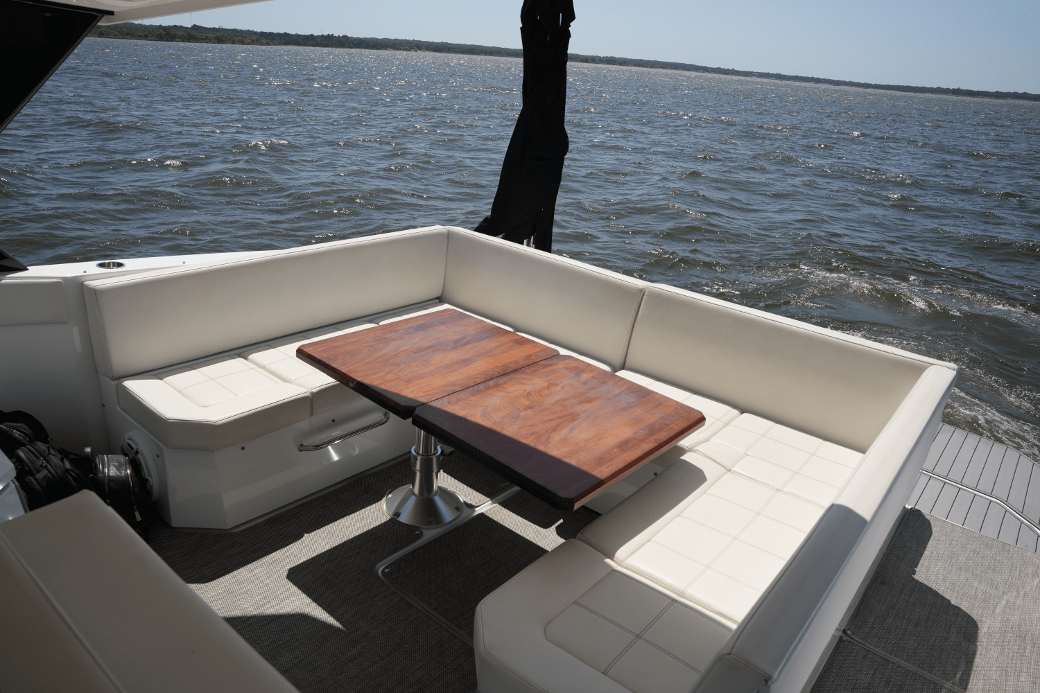 2018 Cruisers Yachts 390 EXPRESS COUPE Image Thumbnail #18