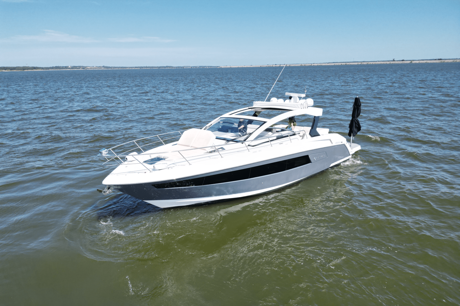 2018 Cruisers Yachts 390 EXPRESS COUPE Image Thumbnail #1