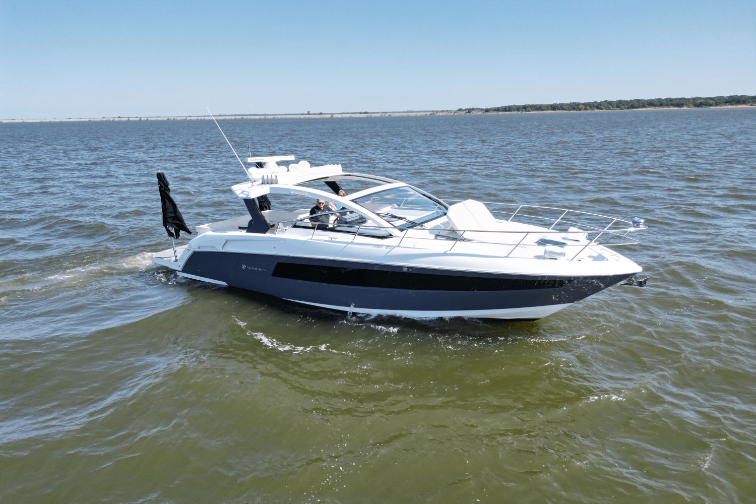 2018 Cruisers Yachts 390 EXPRESS COUPE Image Thumbnail #4