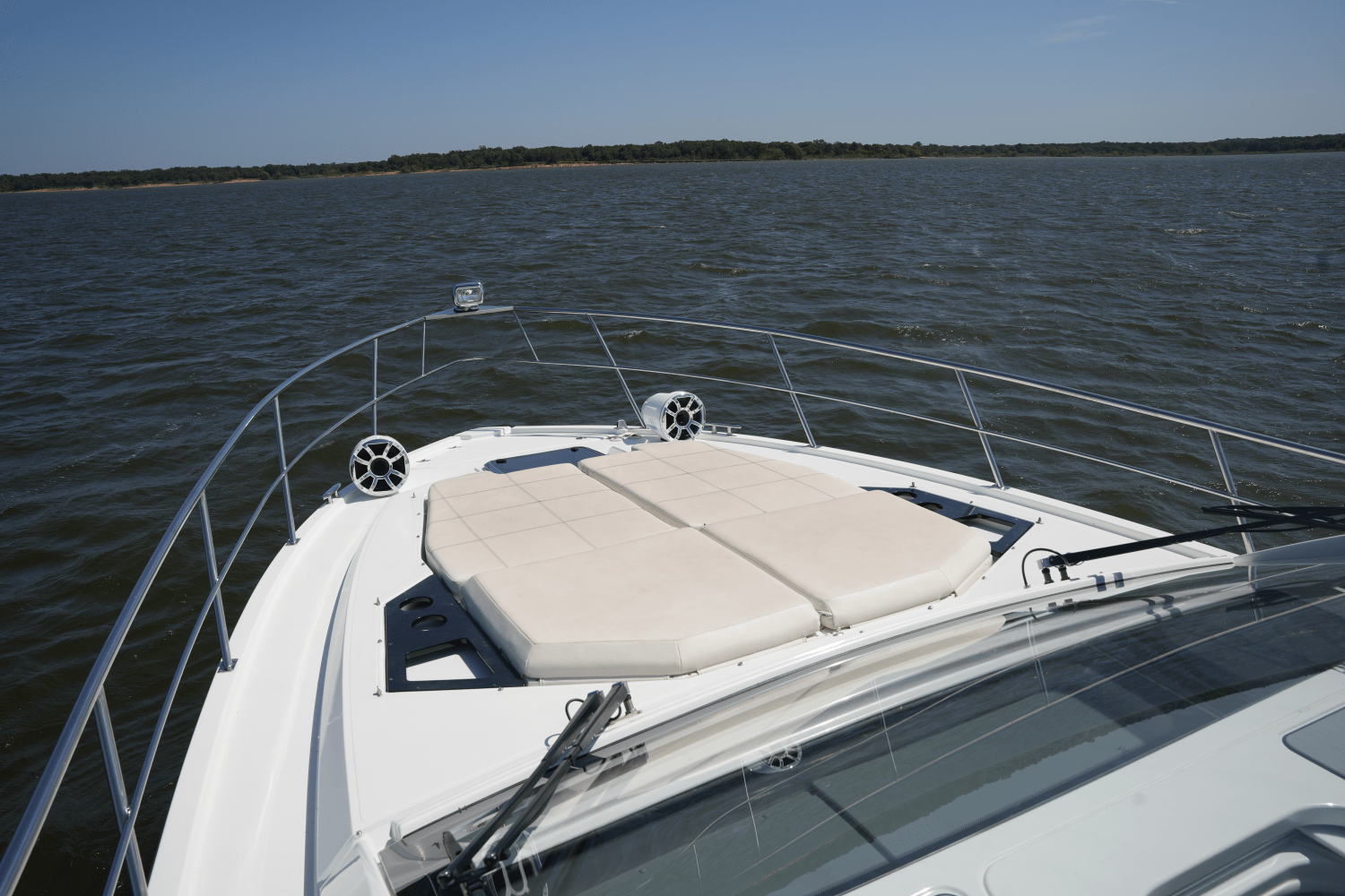 2018 Cruisers Yachts 390 EXPRESS COUPE Image Thumbnail #12