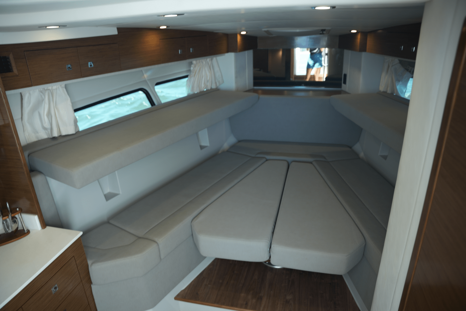 2018 Cruisers Yachts 390 EXPRESS COUPE Image Thumbnail #40