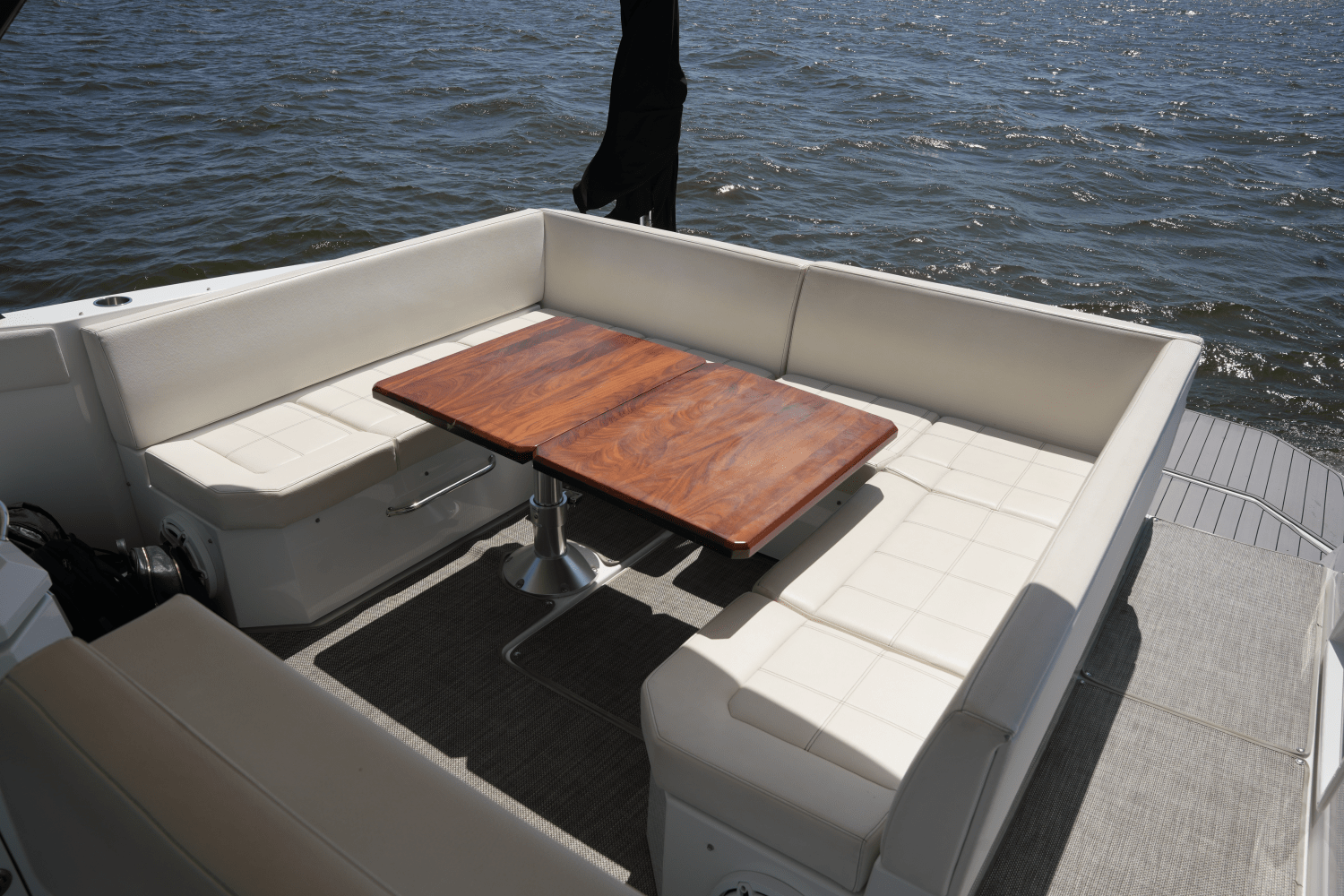 2018 Cruisers Yachts 390 EXPRESS COUPE Image Thumbnail #20