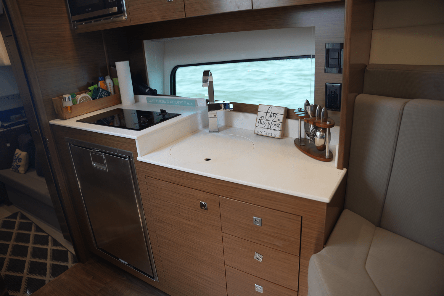 2018 Cruisers Yachts 390 EXPRESS COUPE Image Thumbnail #46