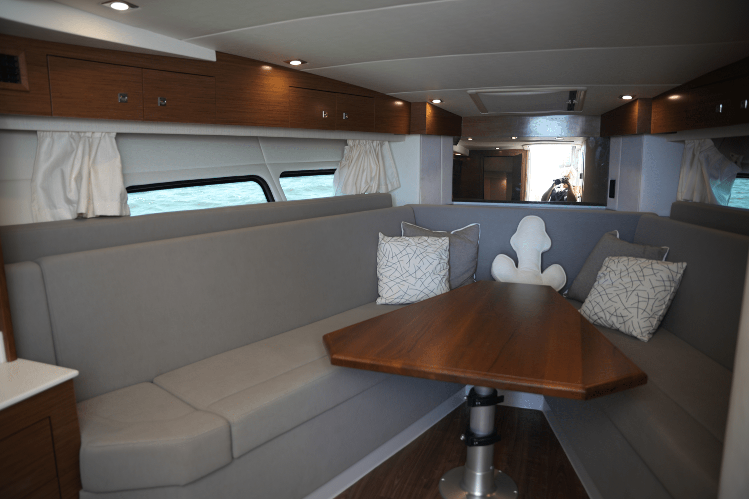 2018 Cruisers Yachts 390 EXPRESS COUPE Image Thumbnail #34