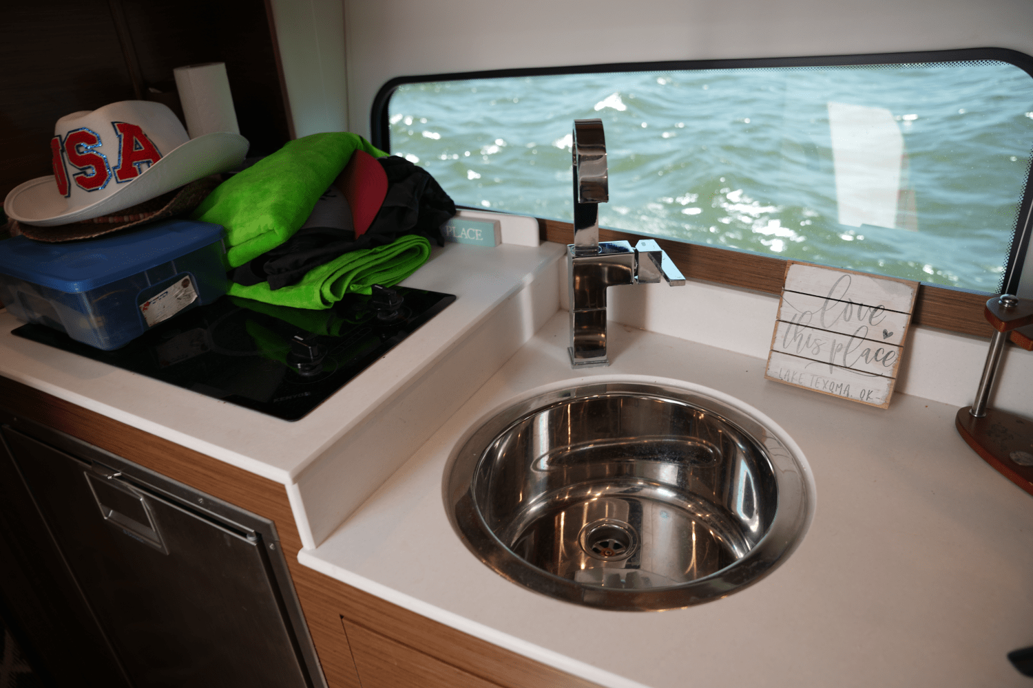 2018 Cruisers Yachts 390 EXPRESS COUPE Image Thumbnail #47