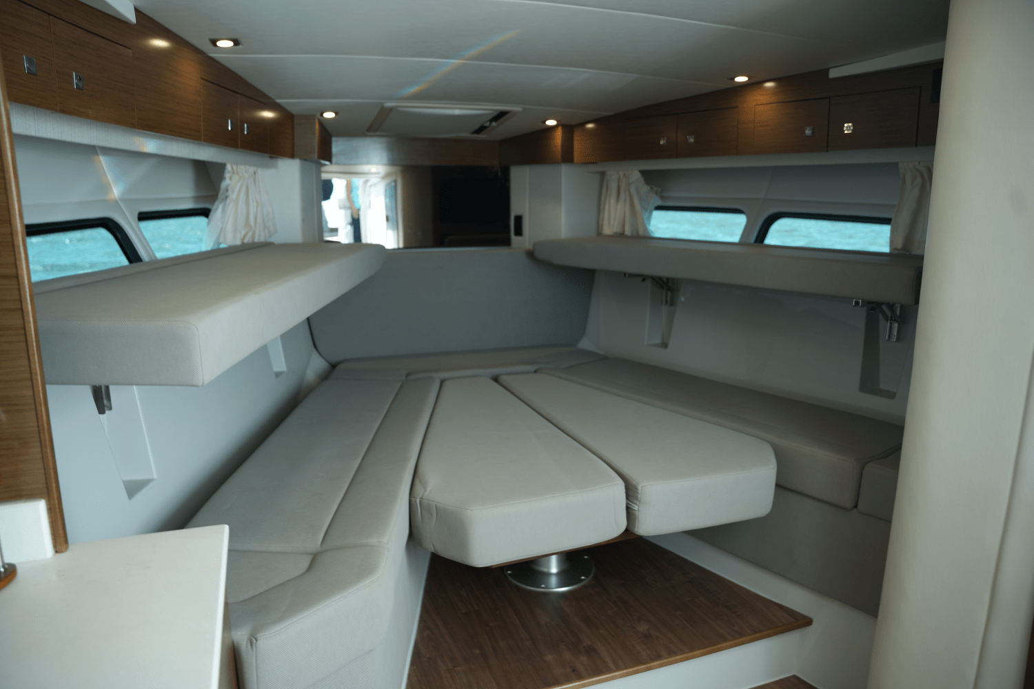 2018 Cruisers Yachts 390 EXPRESS COUPE Image Thumbnail #39