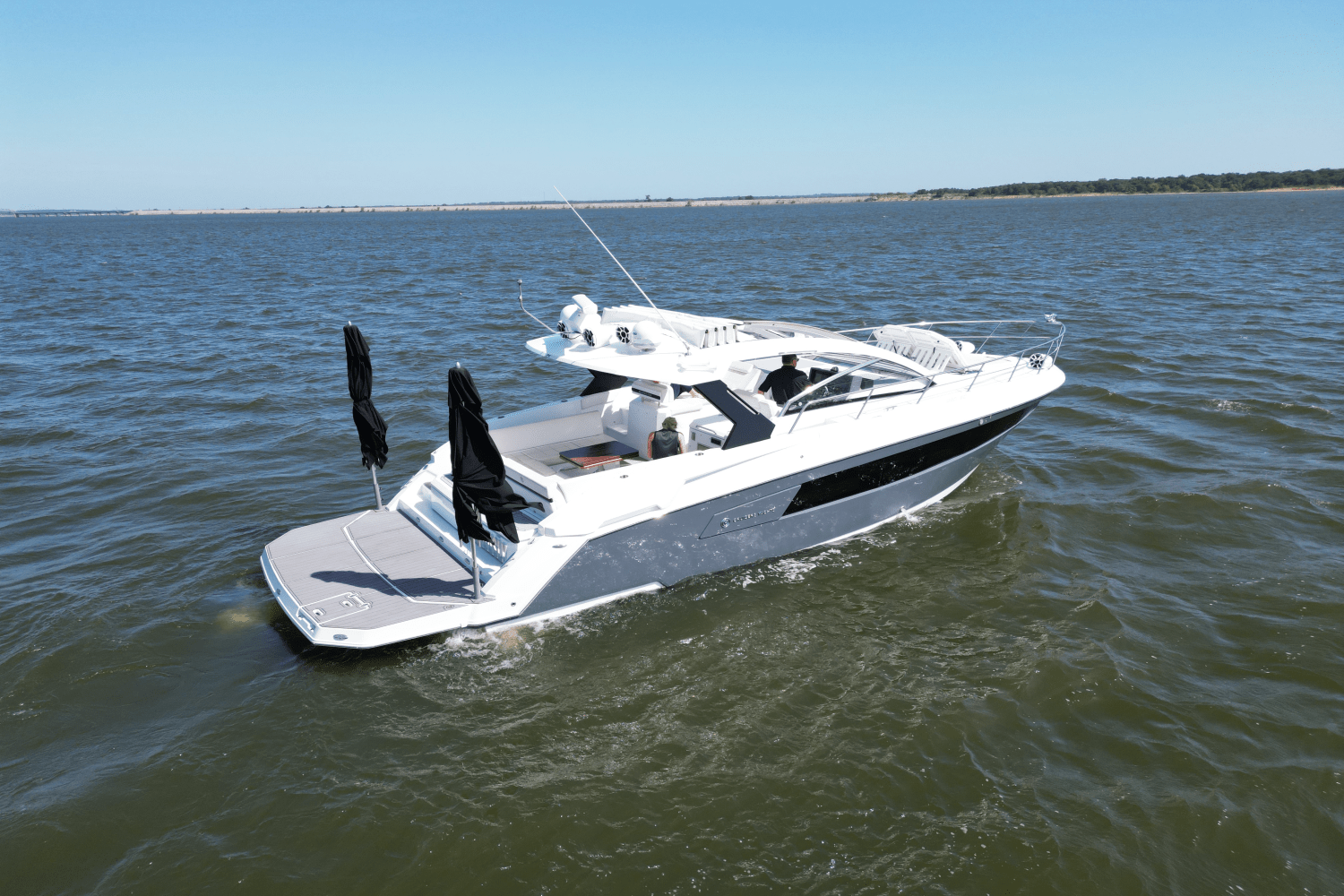 2018 Cruisers Yachts 390 EXPRESS COUPE Image Thumbnail #5