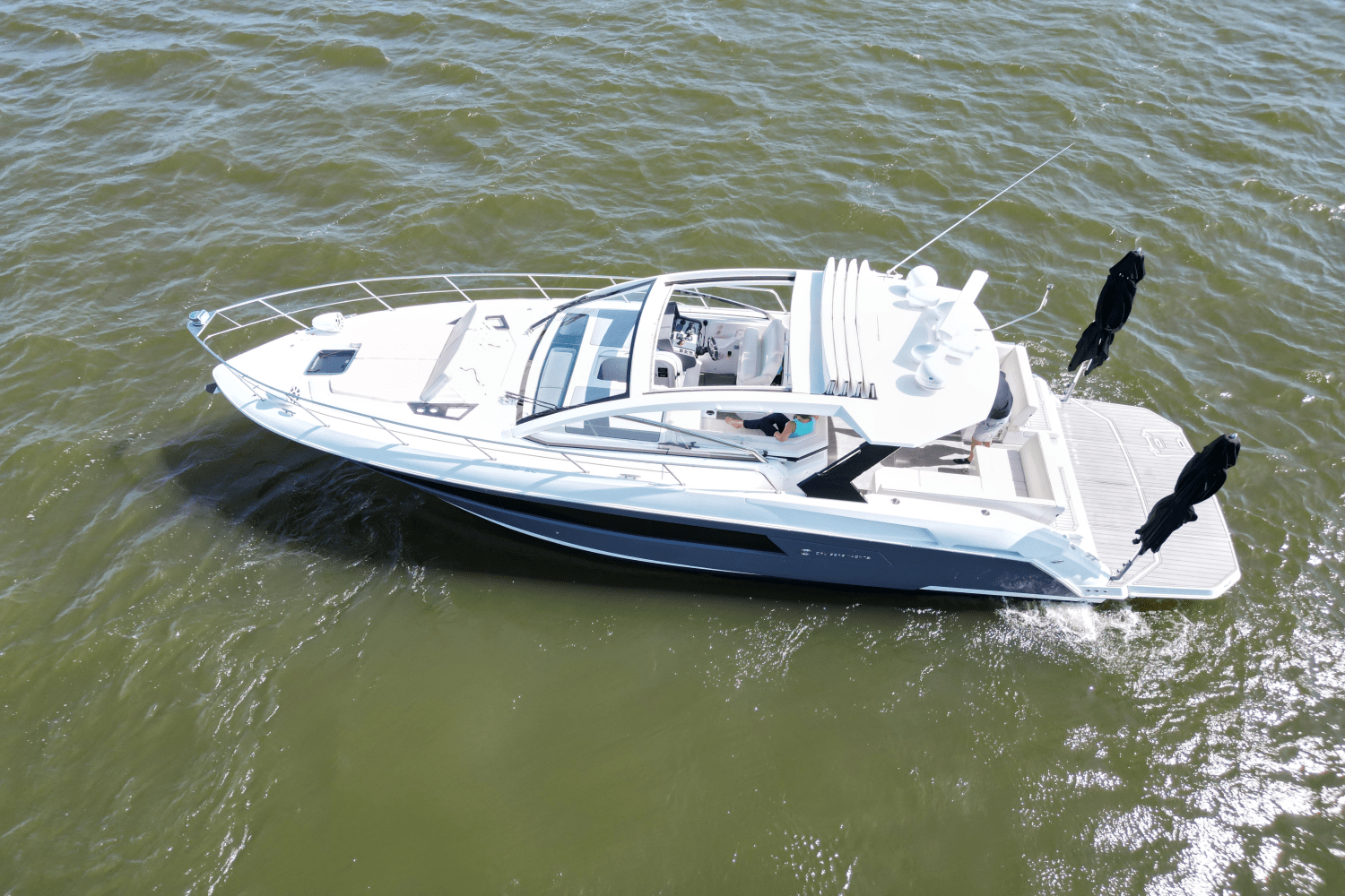 2018 Cruisers Yachts 390 EXPRESS COUPE Image Thumbnail #8