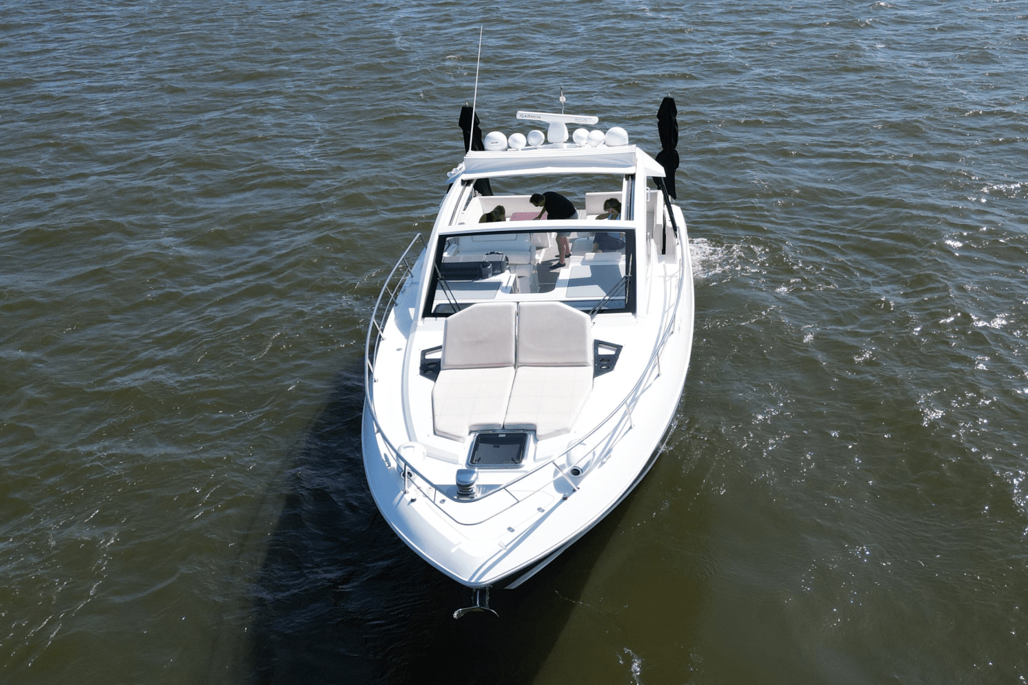 2018 Cruisers Yachts 390 EXPRESS COUPE Image Thumbnail #3