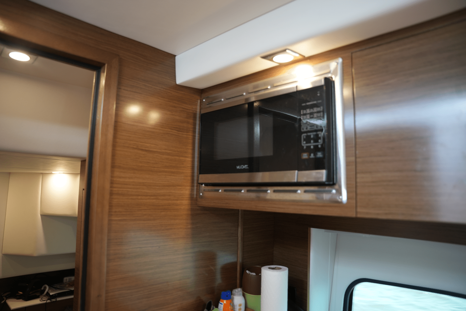 2018 Cruisers Yachts 390 EXPRESS COUPE Image Thumbnail #48