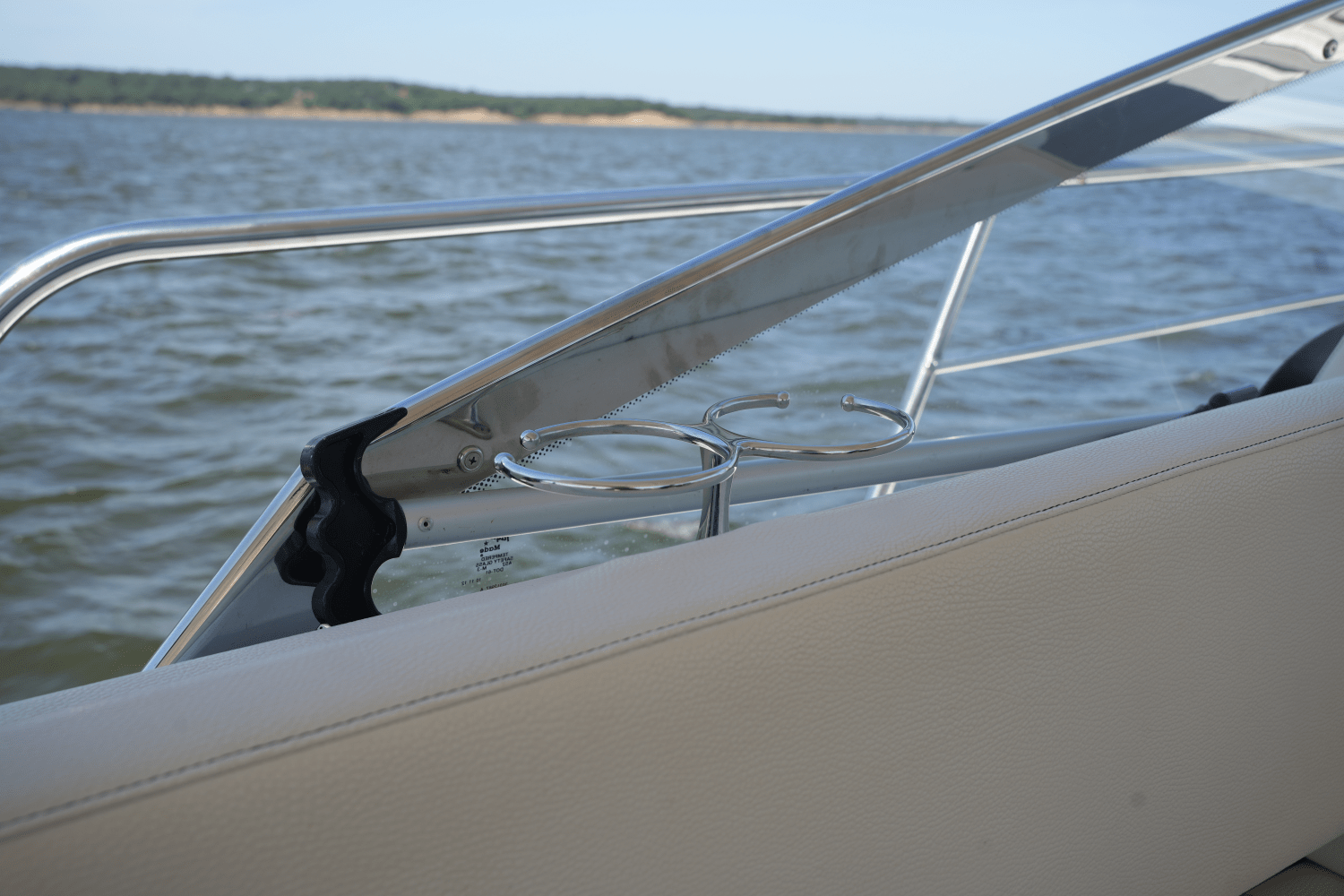 2018 Cruisers Yachts 390 EXPRESS COUPE Image Thumbnail #27