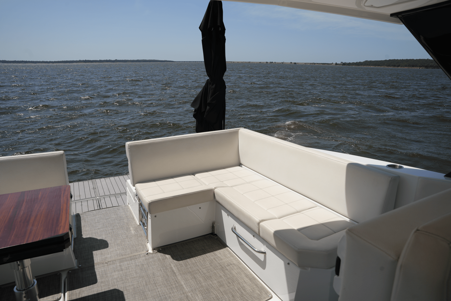 2018 Cruisers Yachts 390 EXPRESS COUPE Image Thumbnail #16