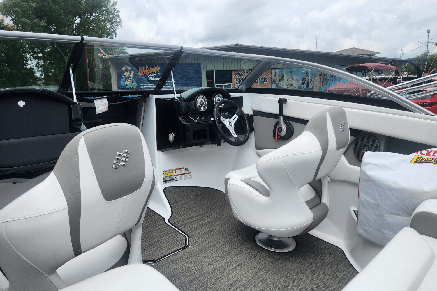 2022 Four Winns HD2 Image Thumbnail #12