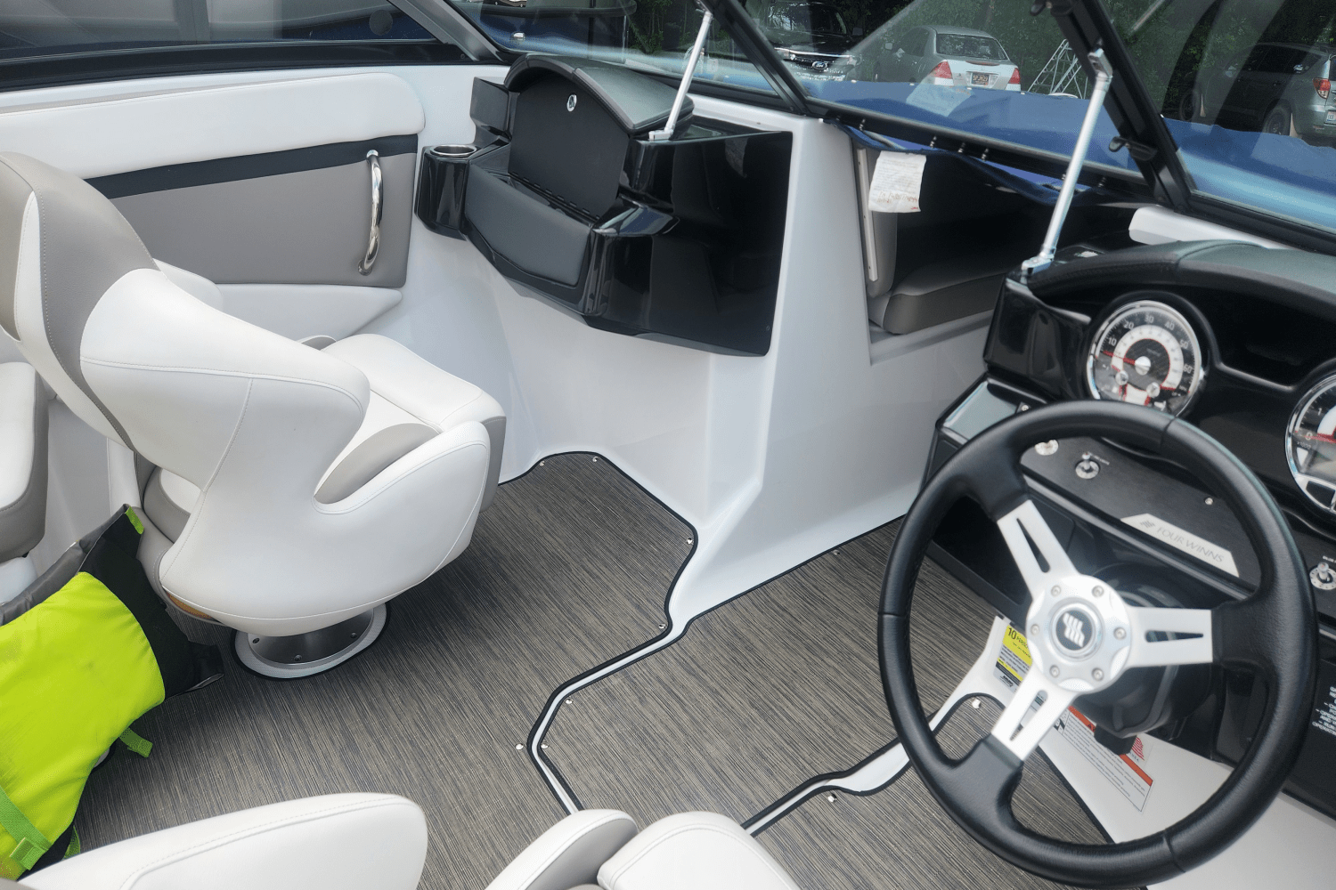 2022 Four Winns HD2 Image Thumbnail #17