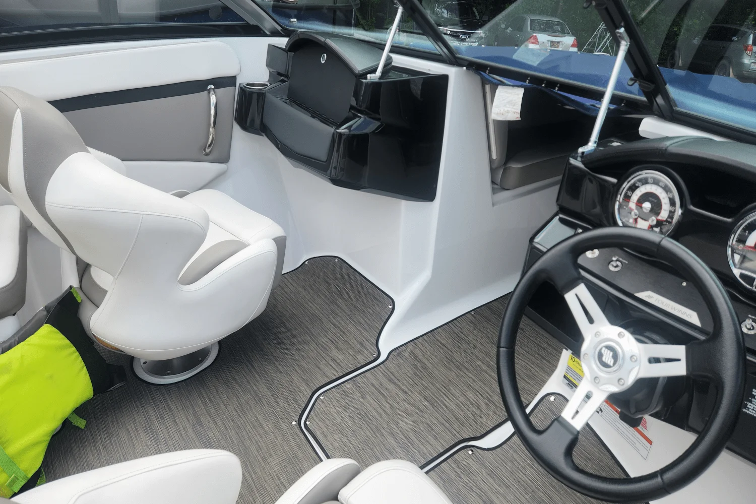 2022 Four Winns HD2 Image Thumbnail #17