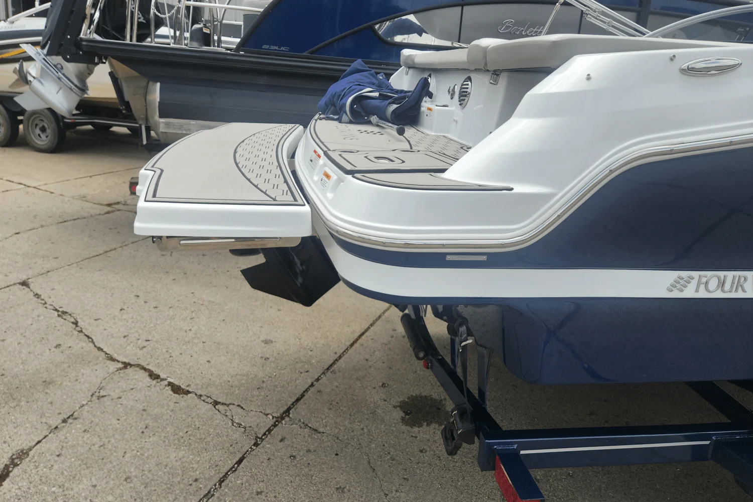 2022 Four Winns HD2 Image Thumbnail #9