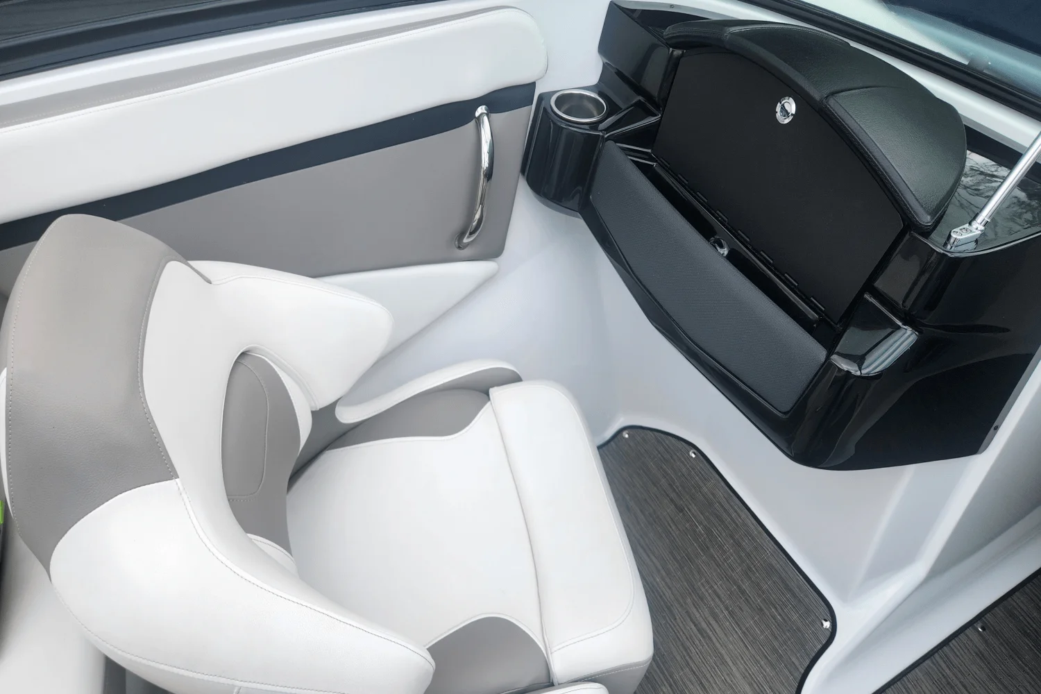 2022 Four Winns HD2 Image Thumbnail #23