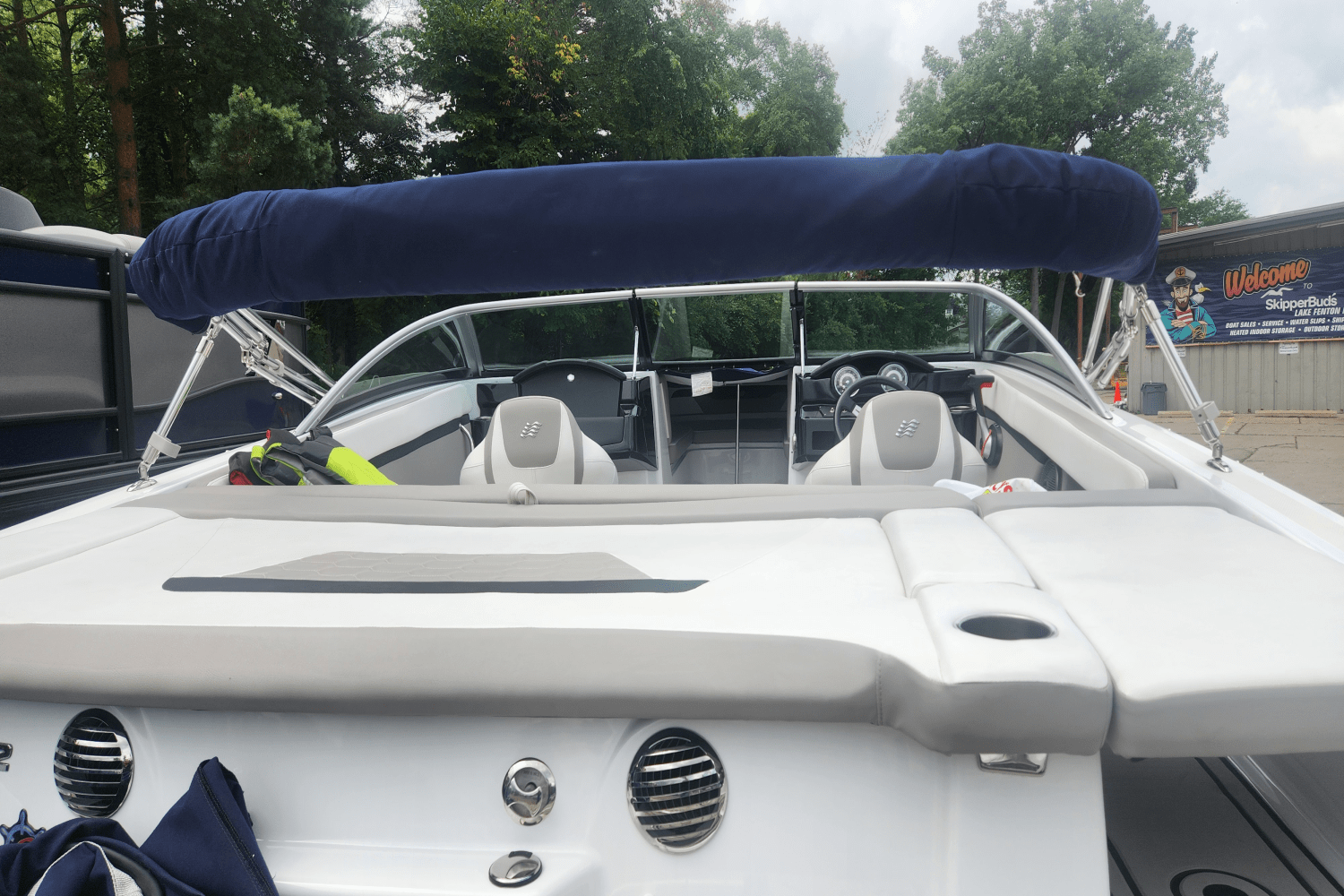 2022 Four Winns HD2 Image Thumbnail #11