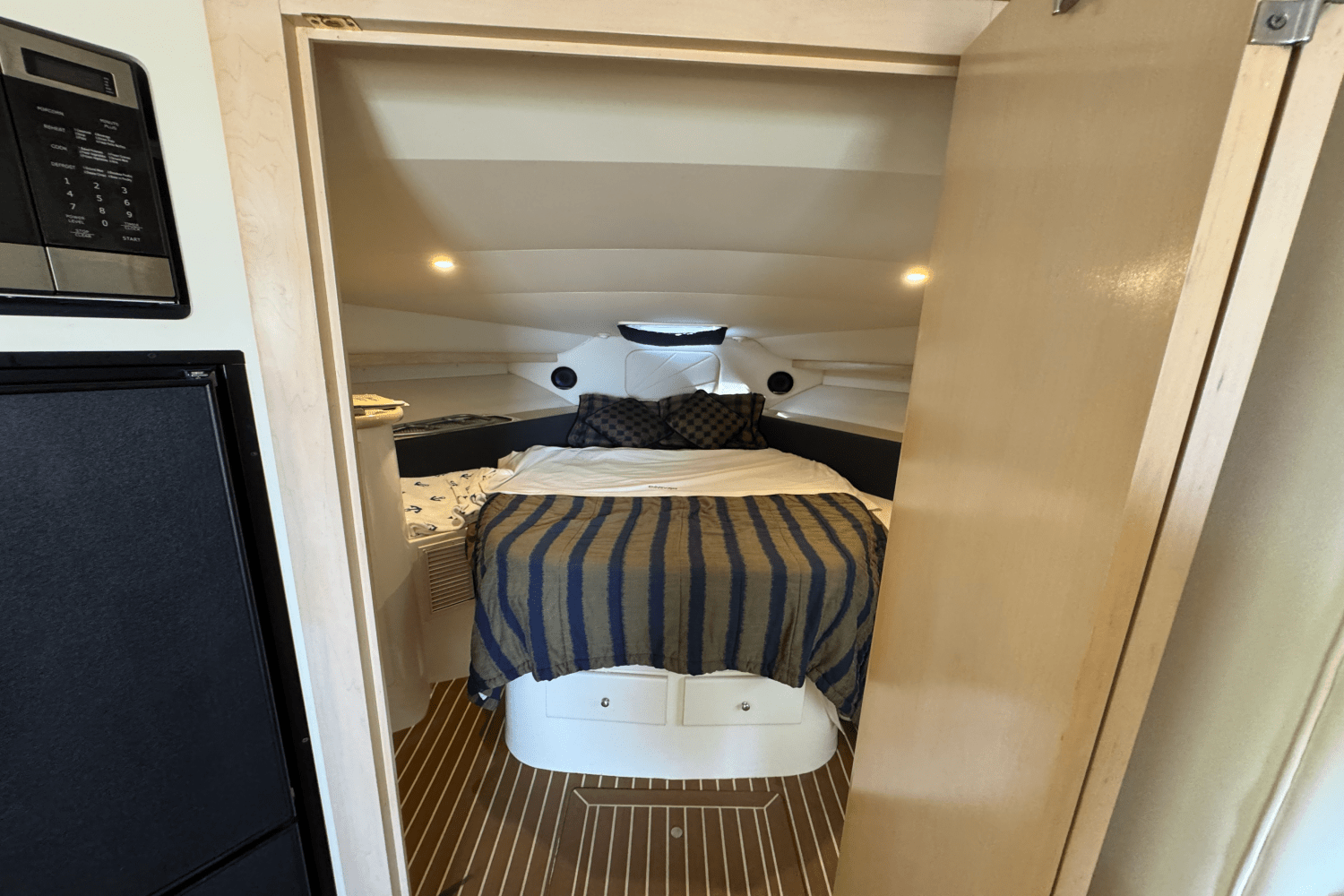 1999 Carver Yachts 380 SANTEGO Image Thumbnail #27