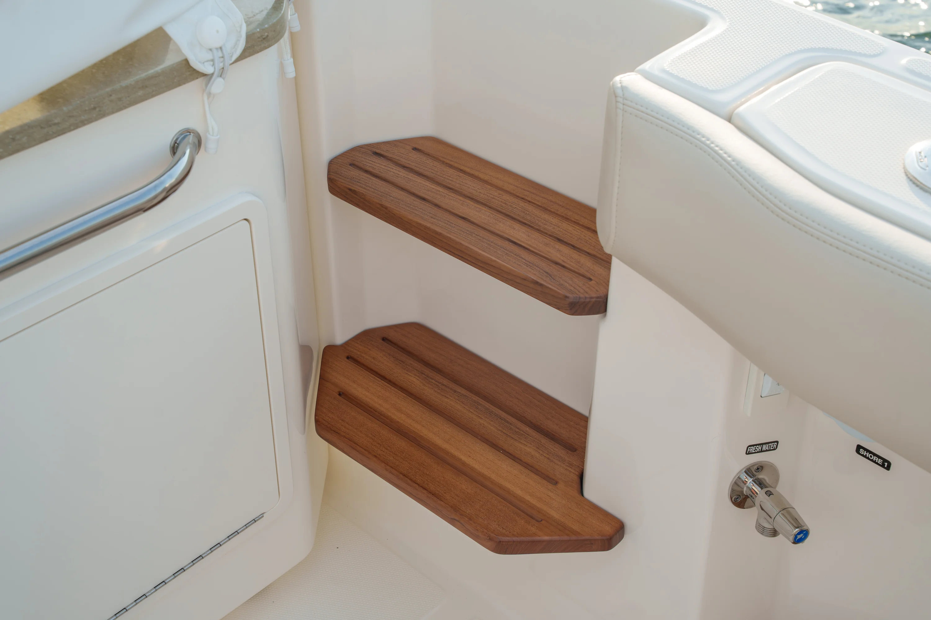 2026 Boston Whaler 350 Realm Image Thumbnail #24