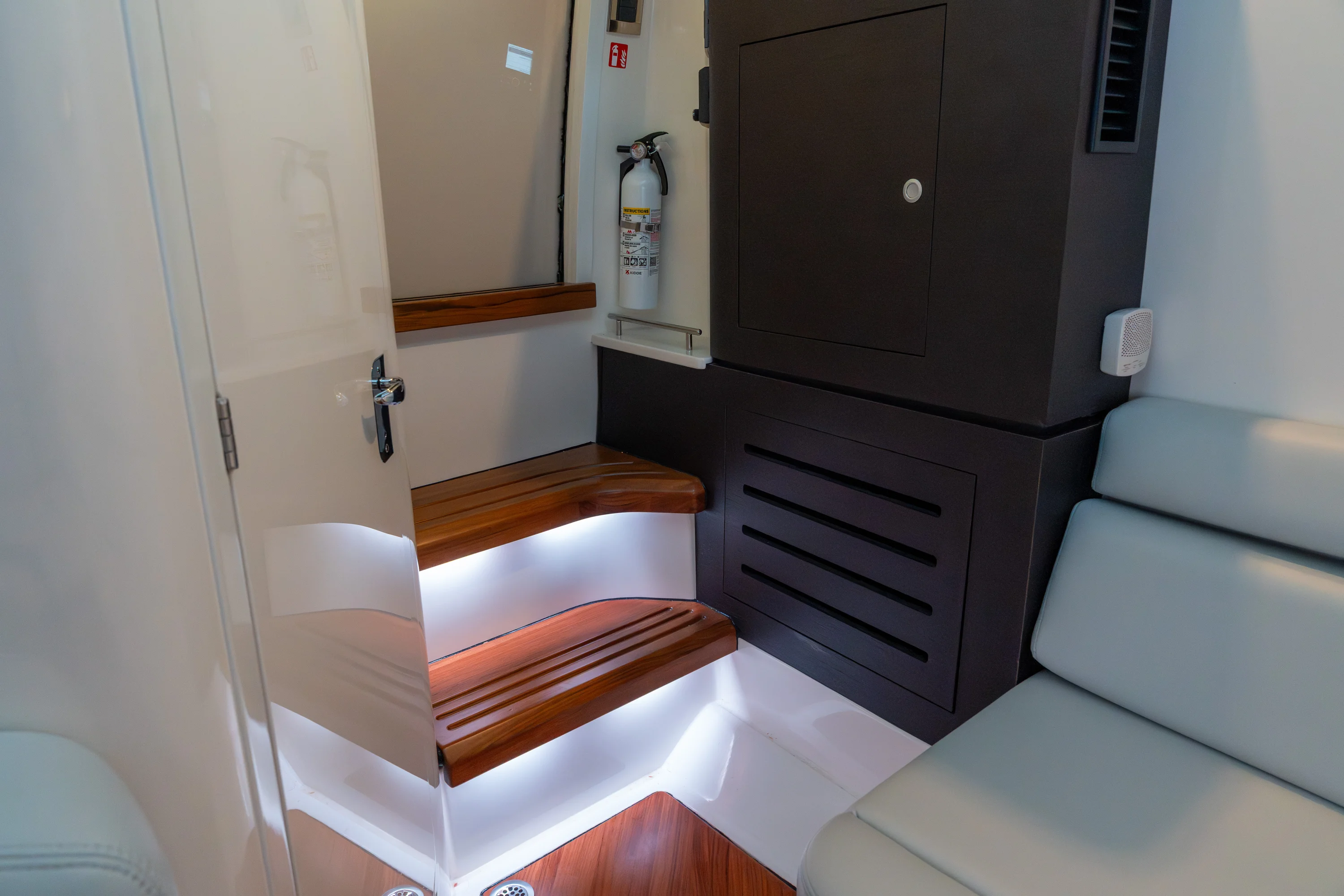 2026 Boston Whaler 350 Realm Image Thumbnail #31