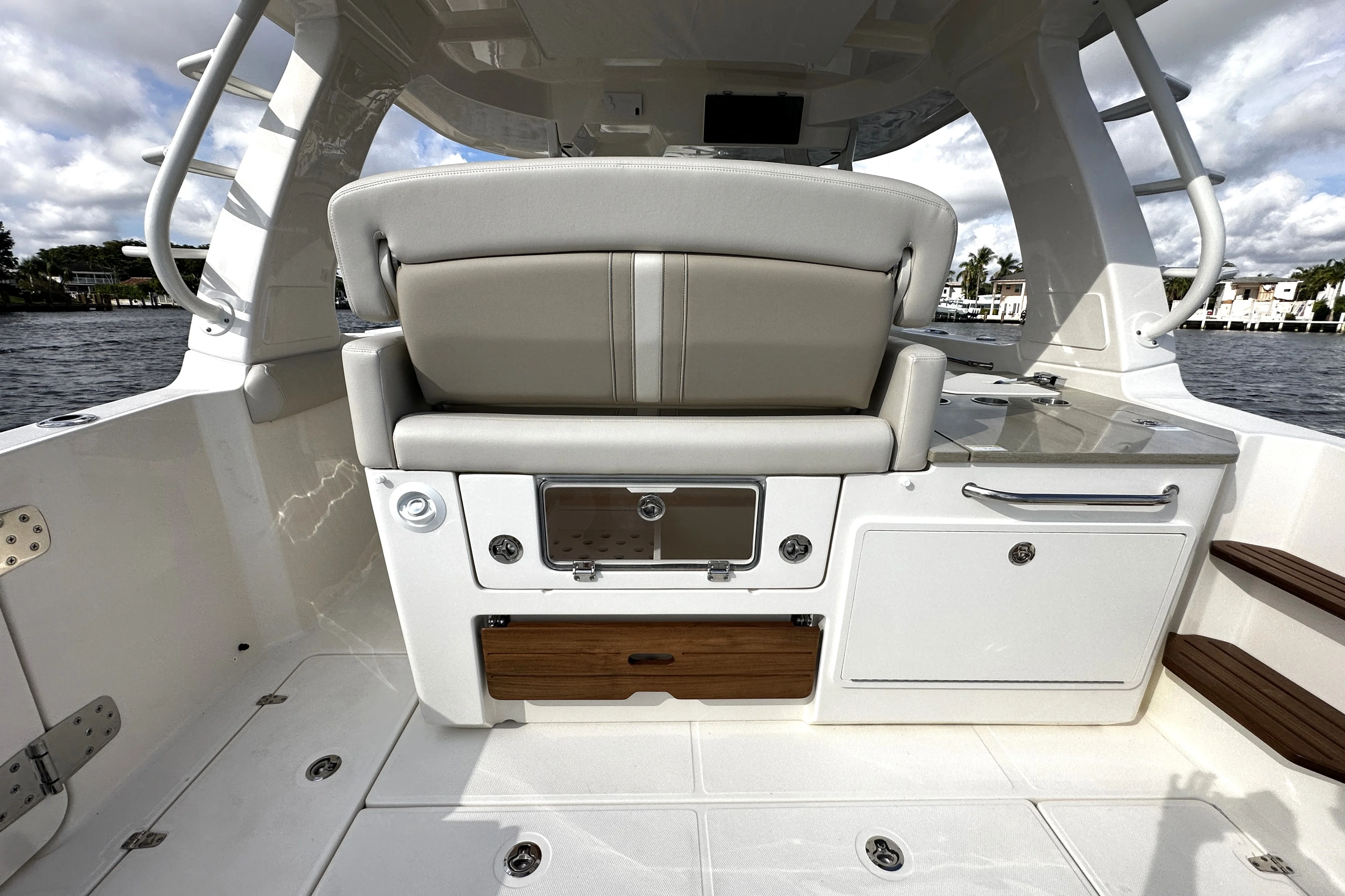 2026 Boston Whaler 350 Realm Image Thumbnail #20