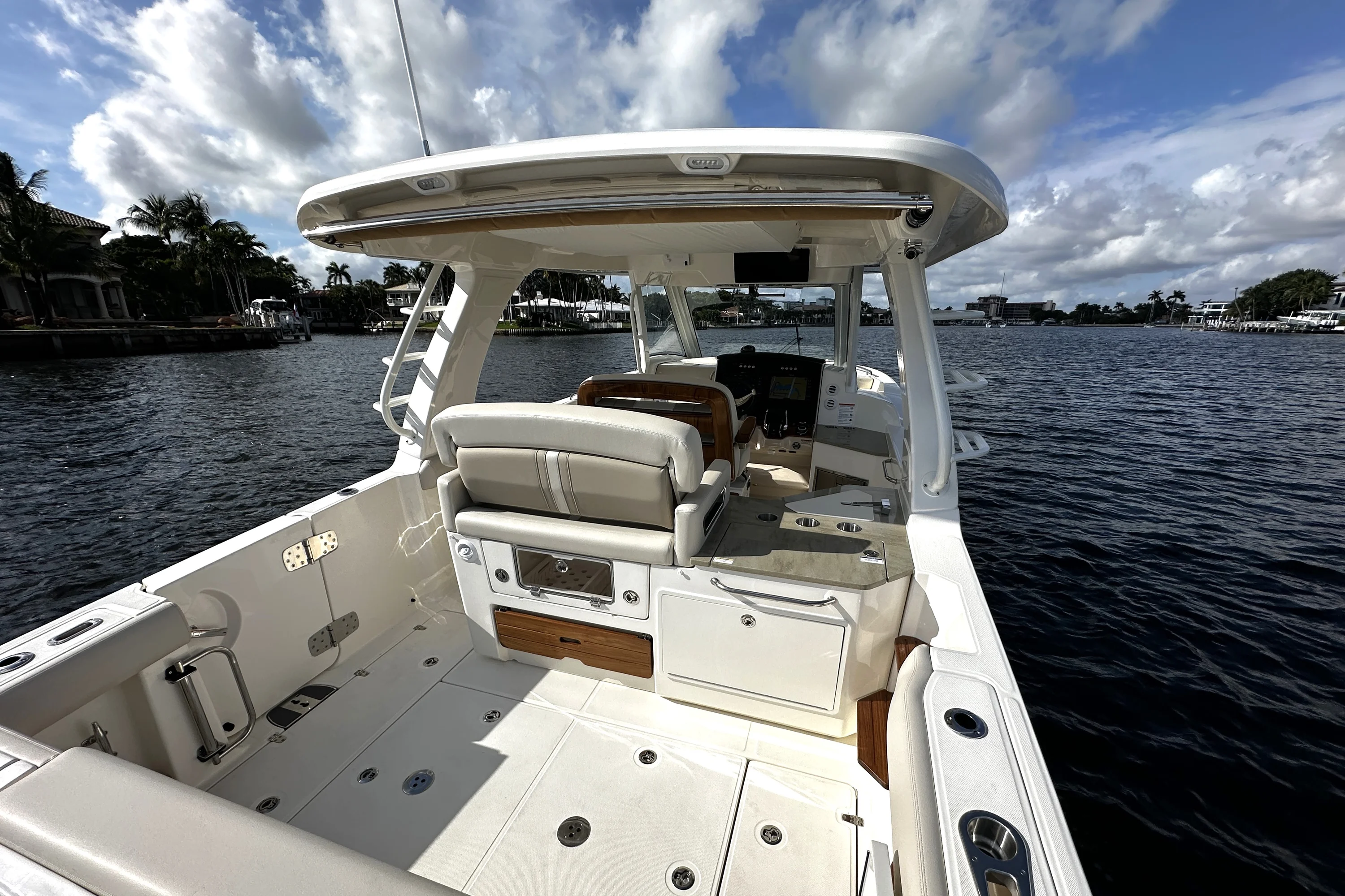 2026 Boston Whaler 350 Realm Image Thumbnail #12