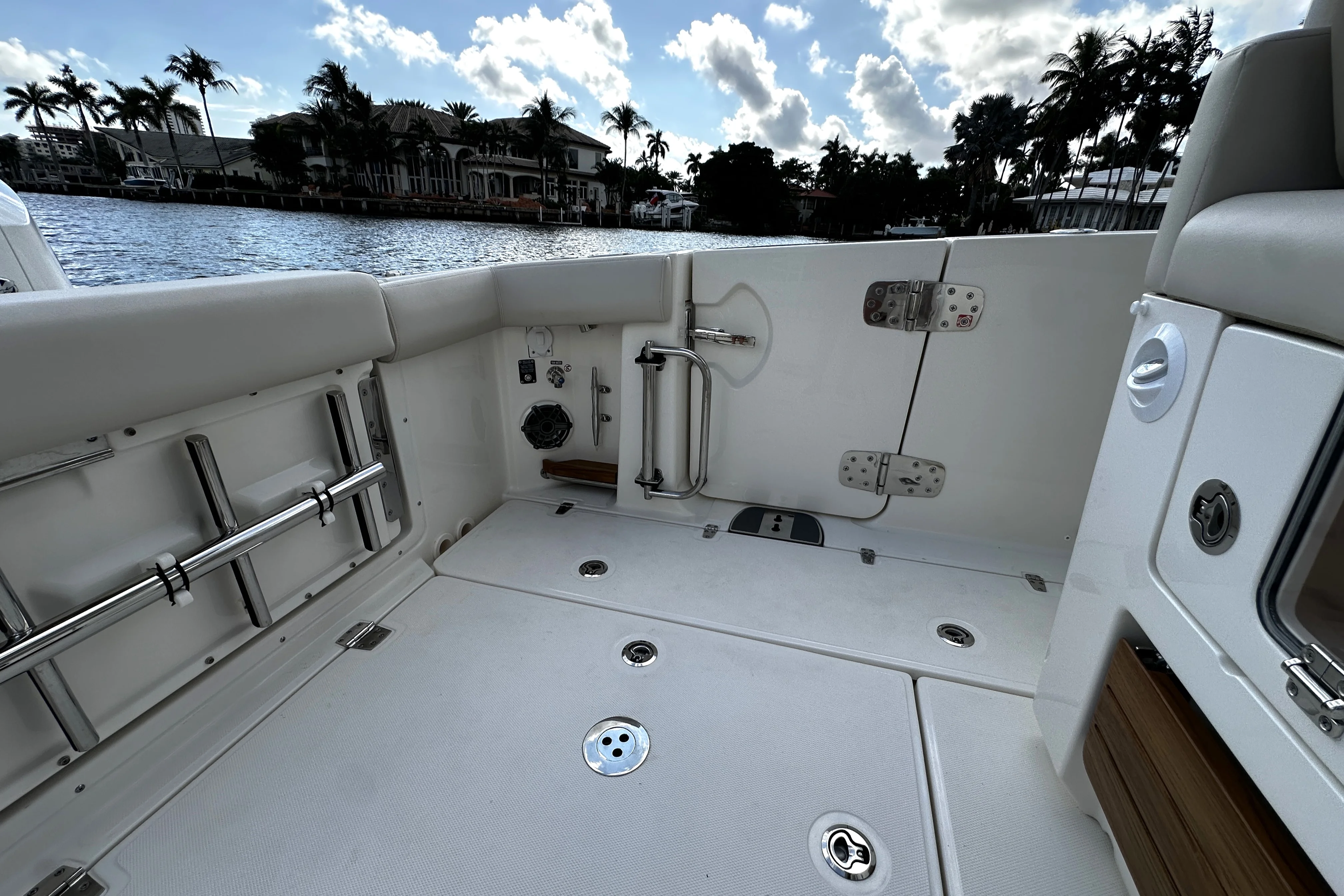 2026 Boston Whaler 350 Realm Image Thumbnail #15