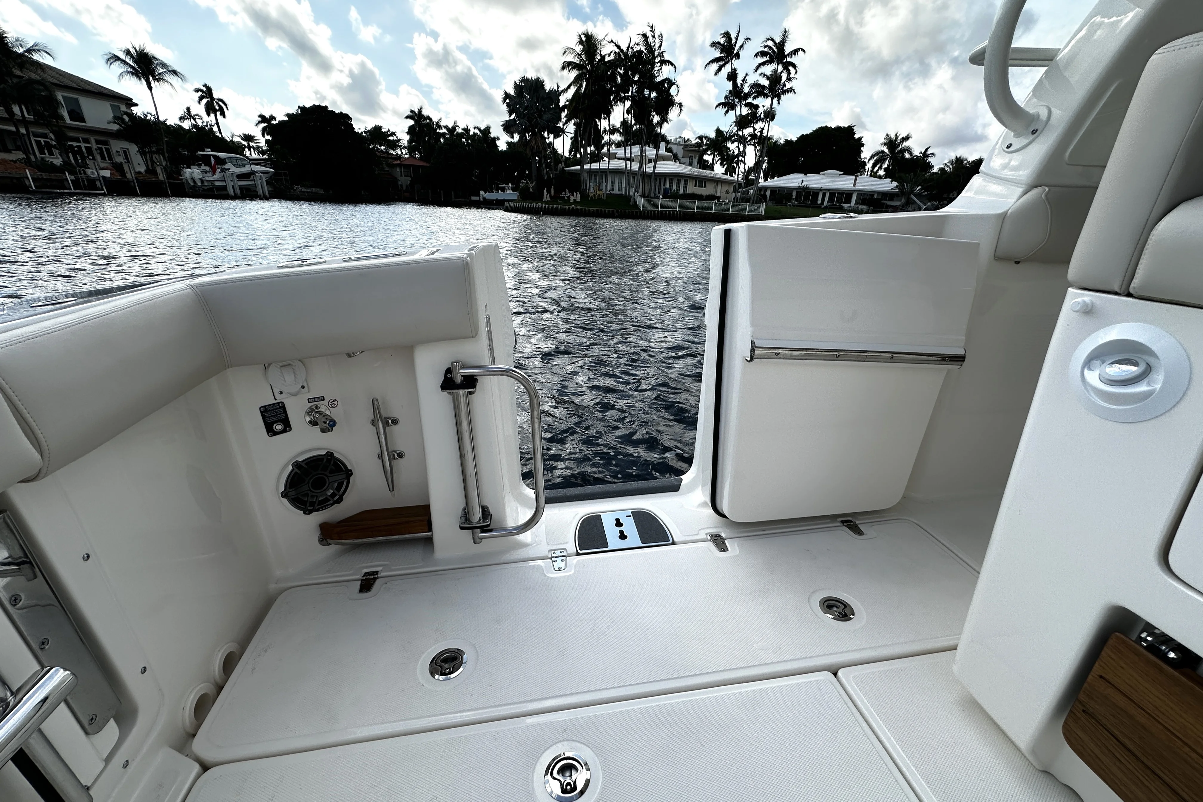 2026 Boston Whaler 350 Realm Image Thumbnail #16