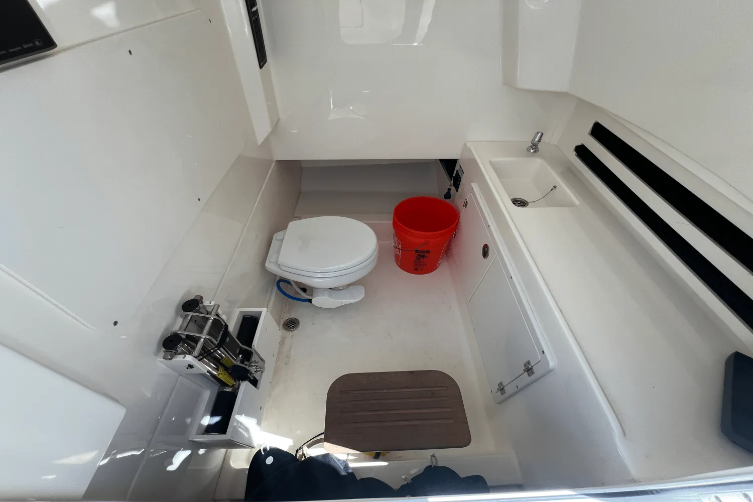 2022 Boston Whaler 330 OUTRAGE Image Thumbnail #18