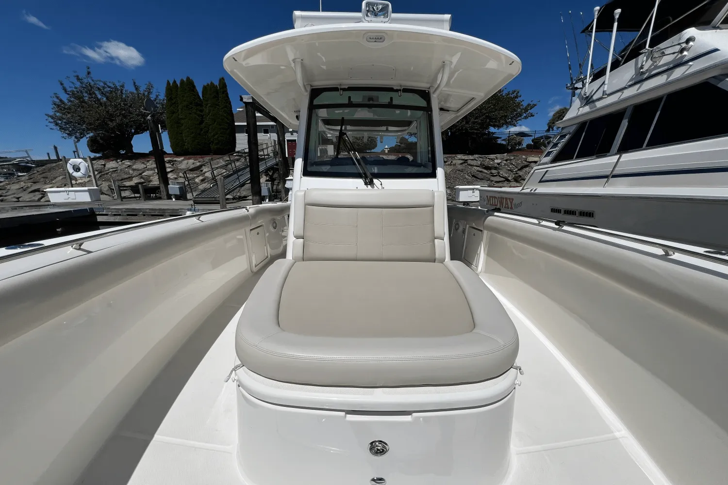 2022 Boston Whaler 330 OUTRAGE Image Thumbnail #16