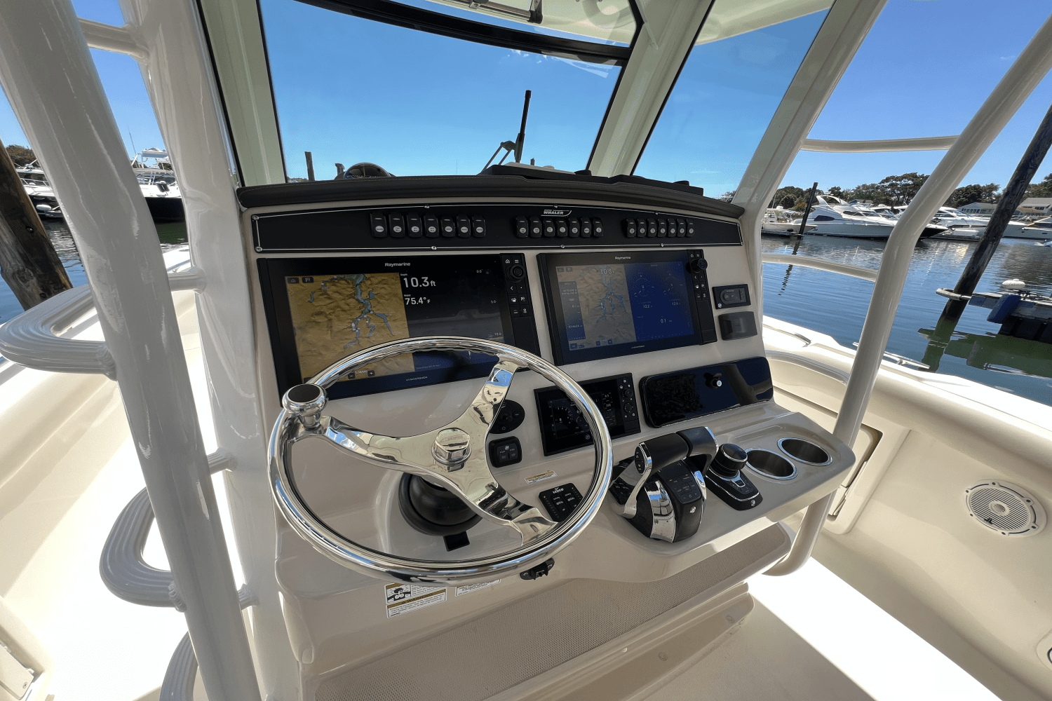 2022 Boston Whaler 330 OUTRAGE Image Thumbnail #6