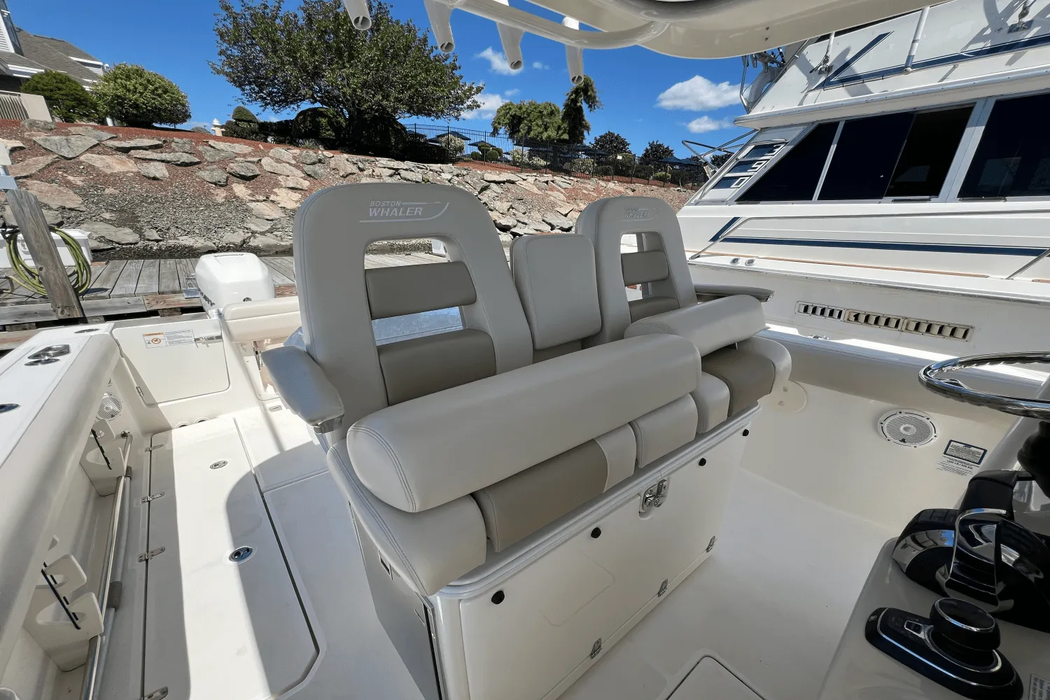 2022 Boston Whaler 330 OUTRAGE Image Thumbnail #8