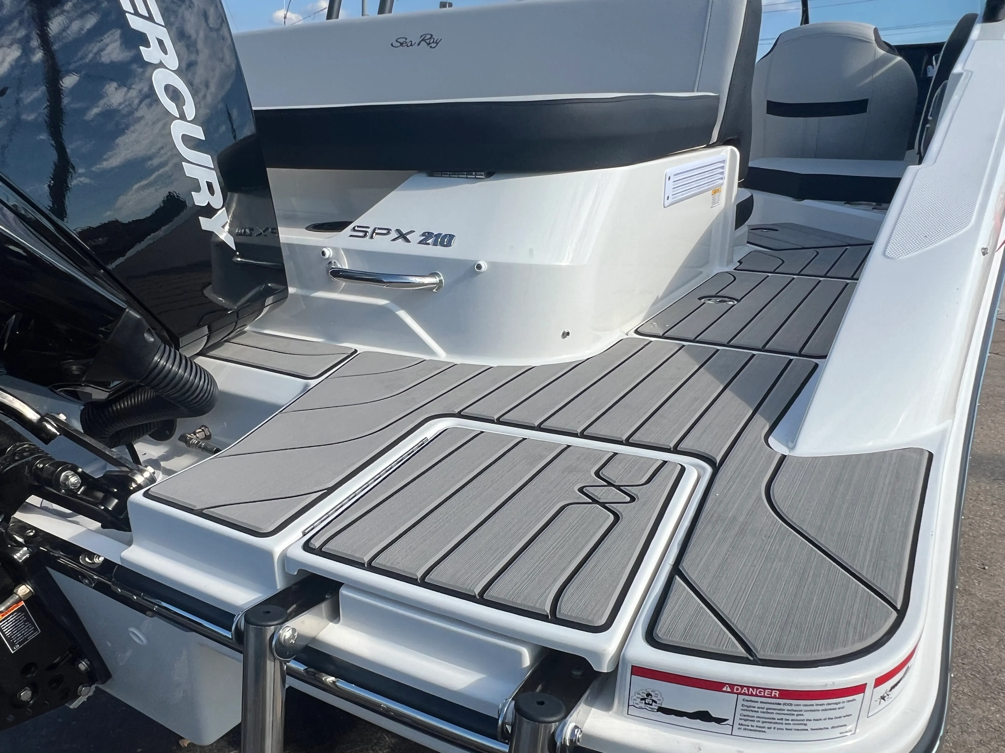 2026 Sea Ray SPX 210 Outboard Image Thumbnail #7