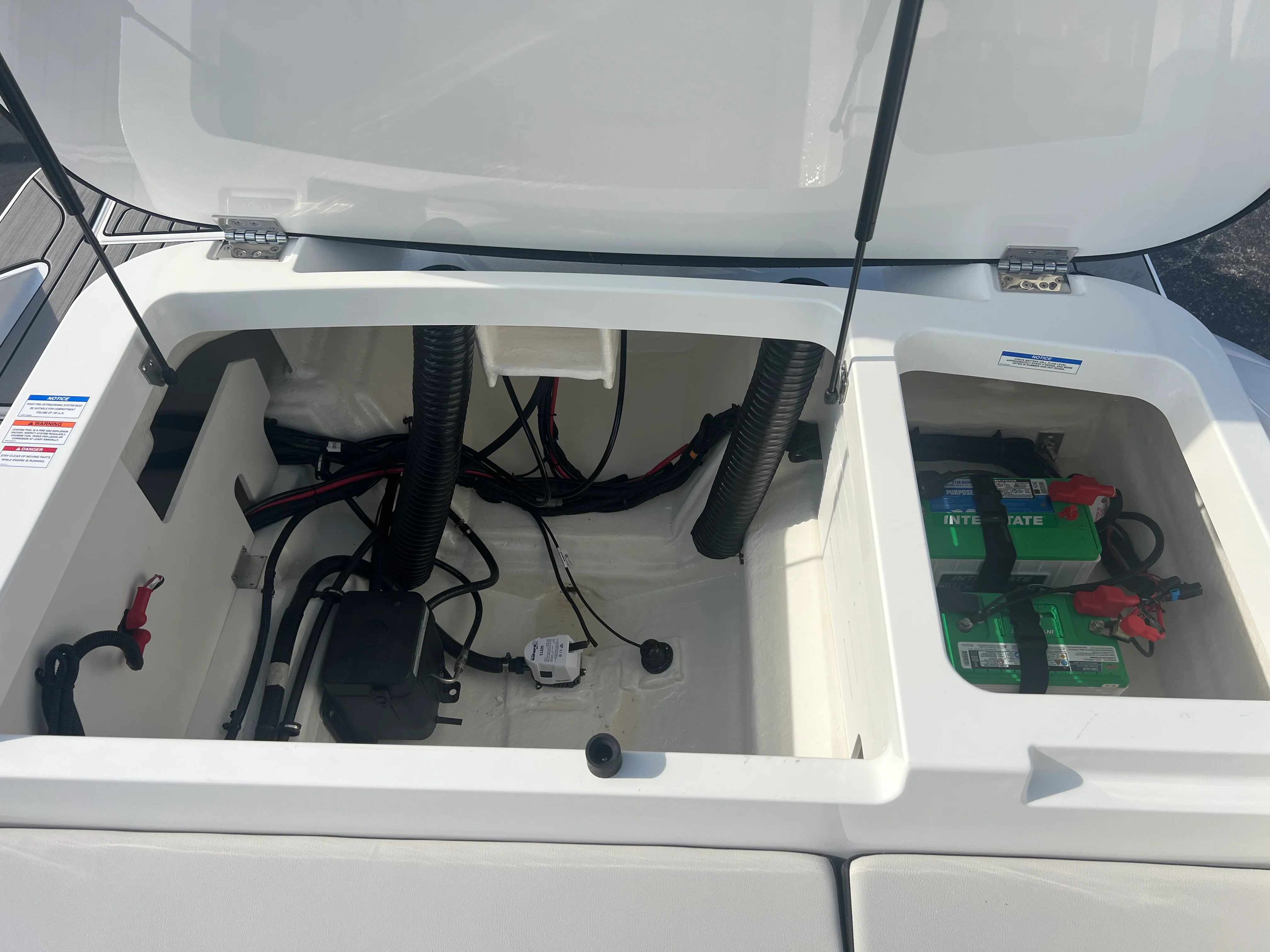 2026 Sea Ray SPX 210 Outboard Image Thumbnail #9