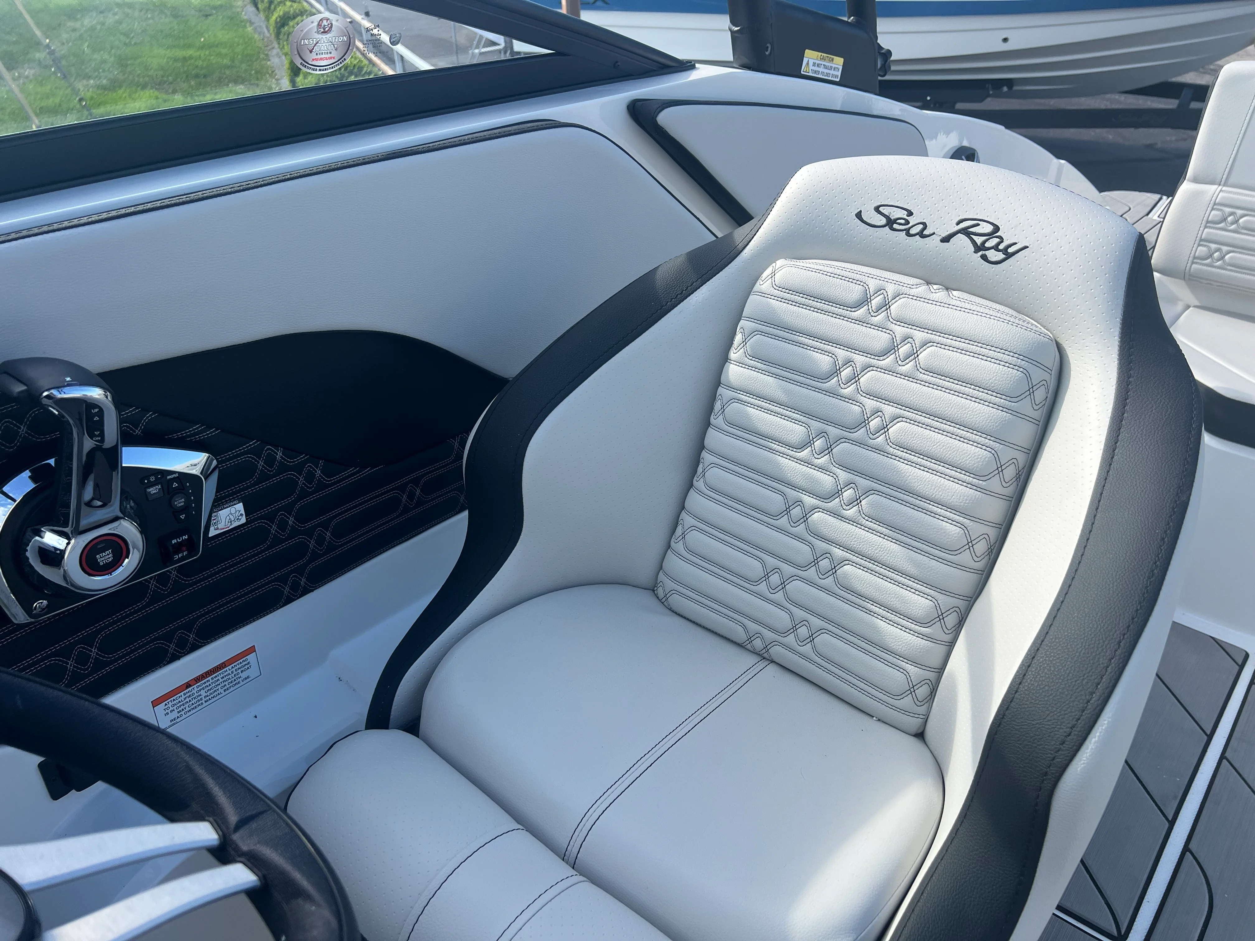 2026 Sea Ray SPX 210 Outboard Image Thumbnail #14