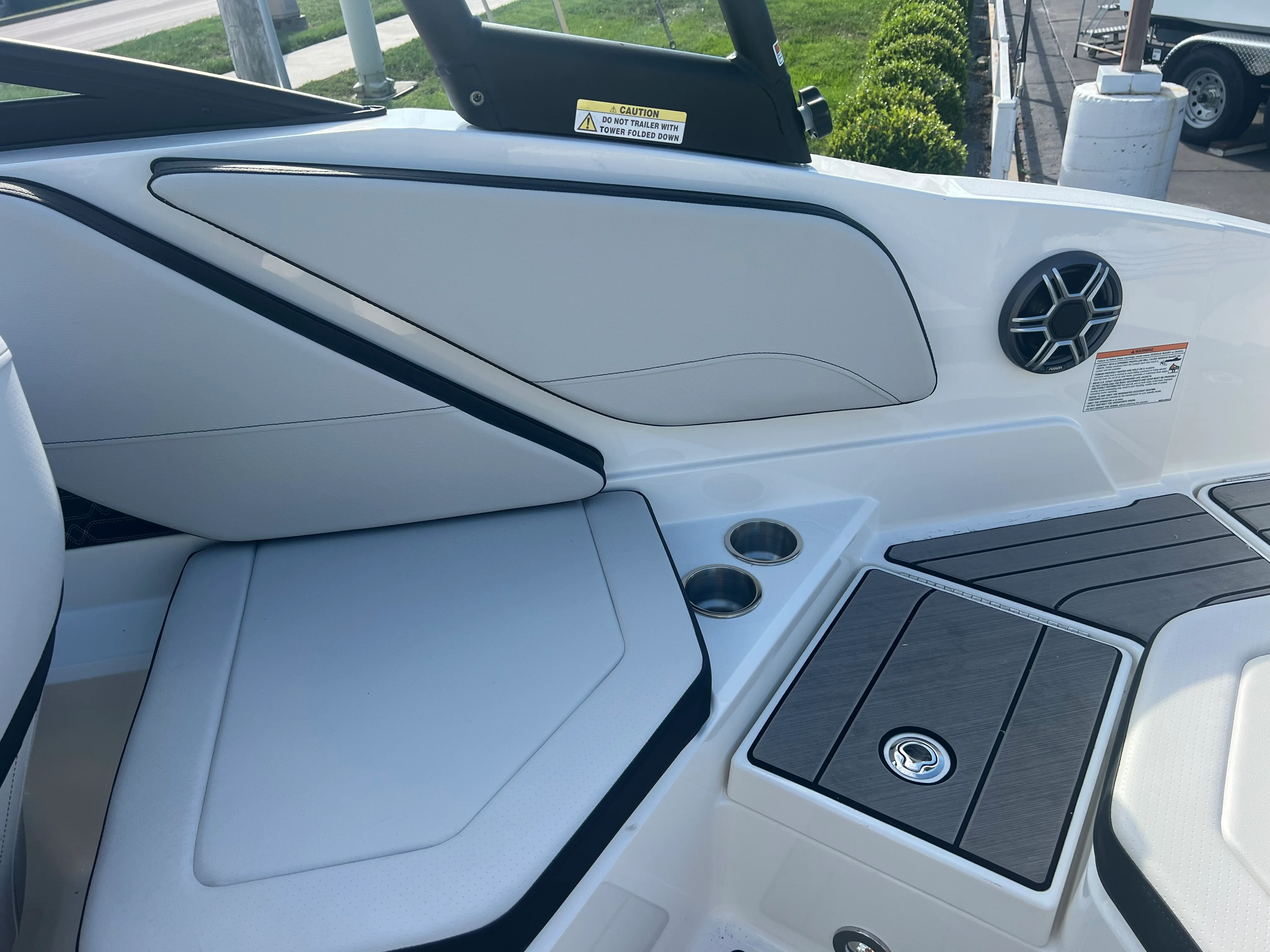 2026 Sea Ray SPX 210 Outboard Image Thumbnail #10